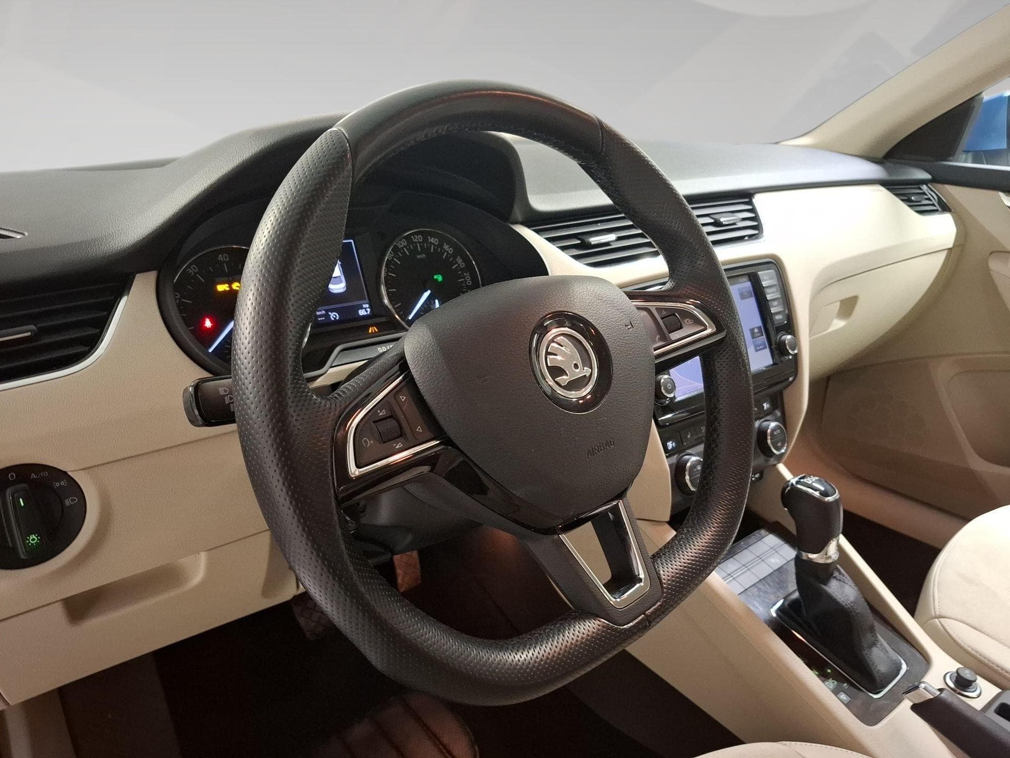 Skoda Octavia 1.2 III Style (2016) - Foto 8