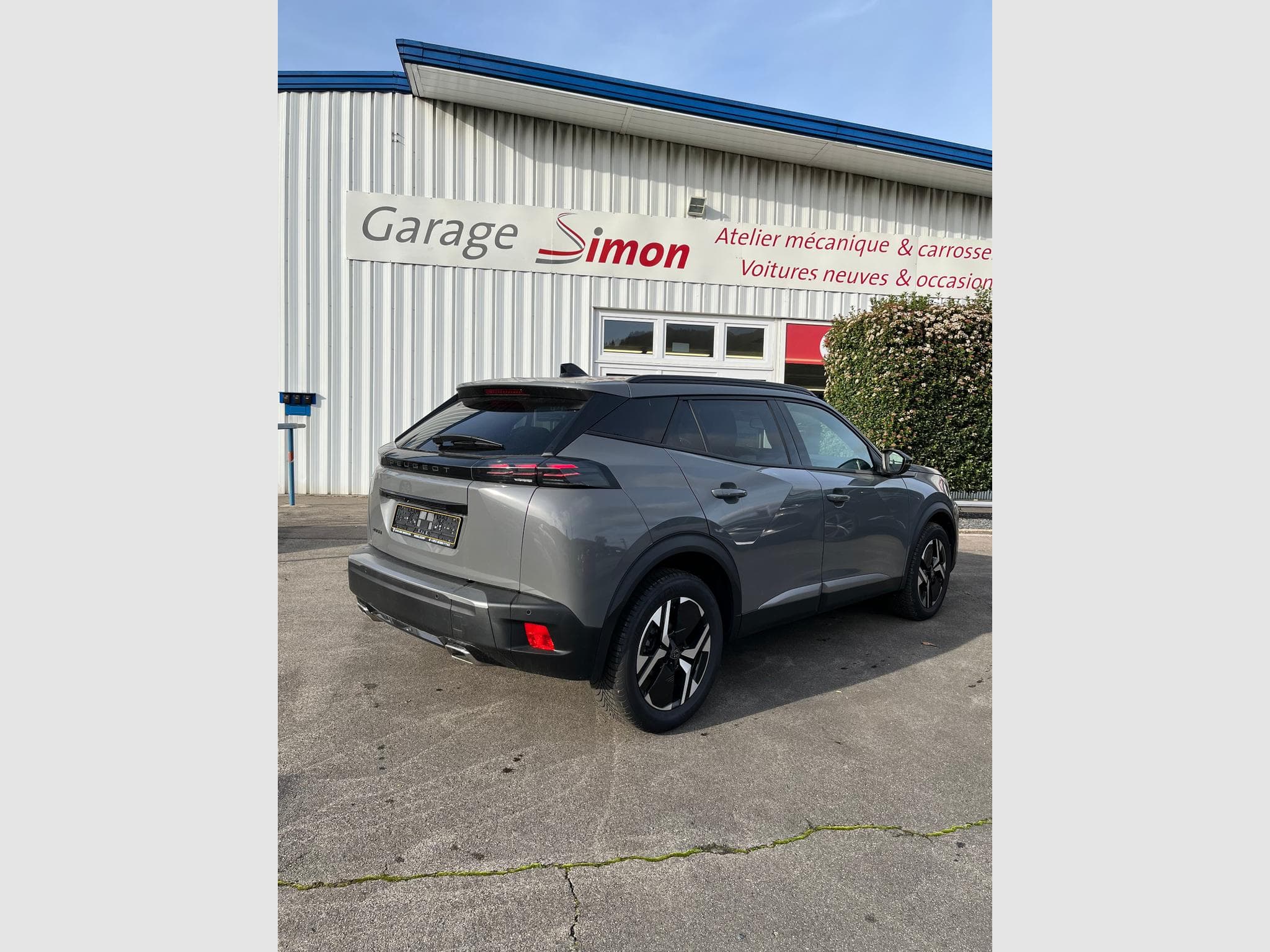 Peugeot 2008 ALLURE 1.2 130 EAT8 (2024) - Photo 2