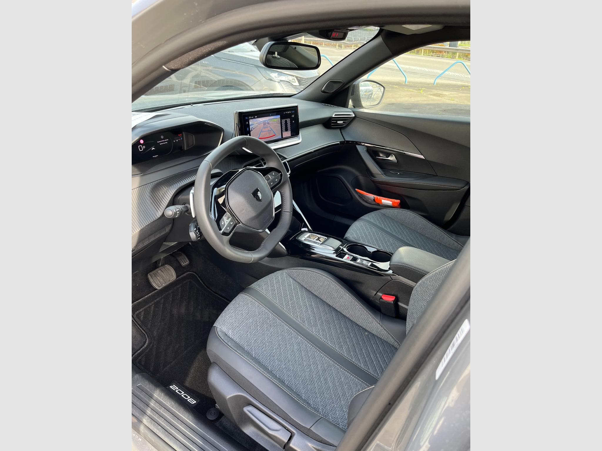 Peugeot 2008 ALLURE 1.2 130 EAT8 (2024) - Photo 3