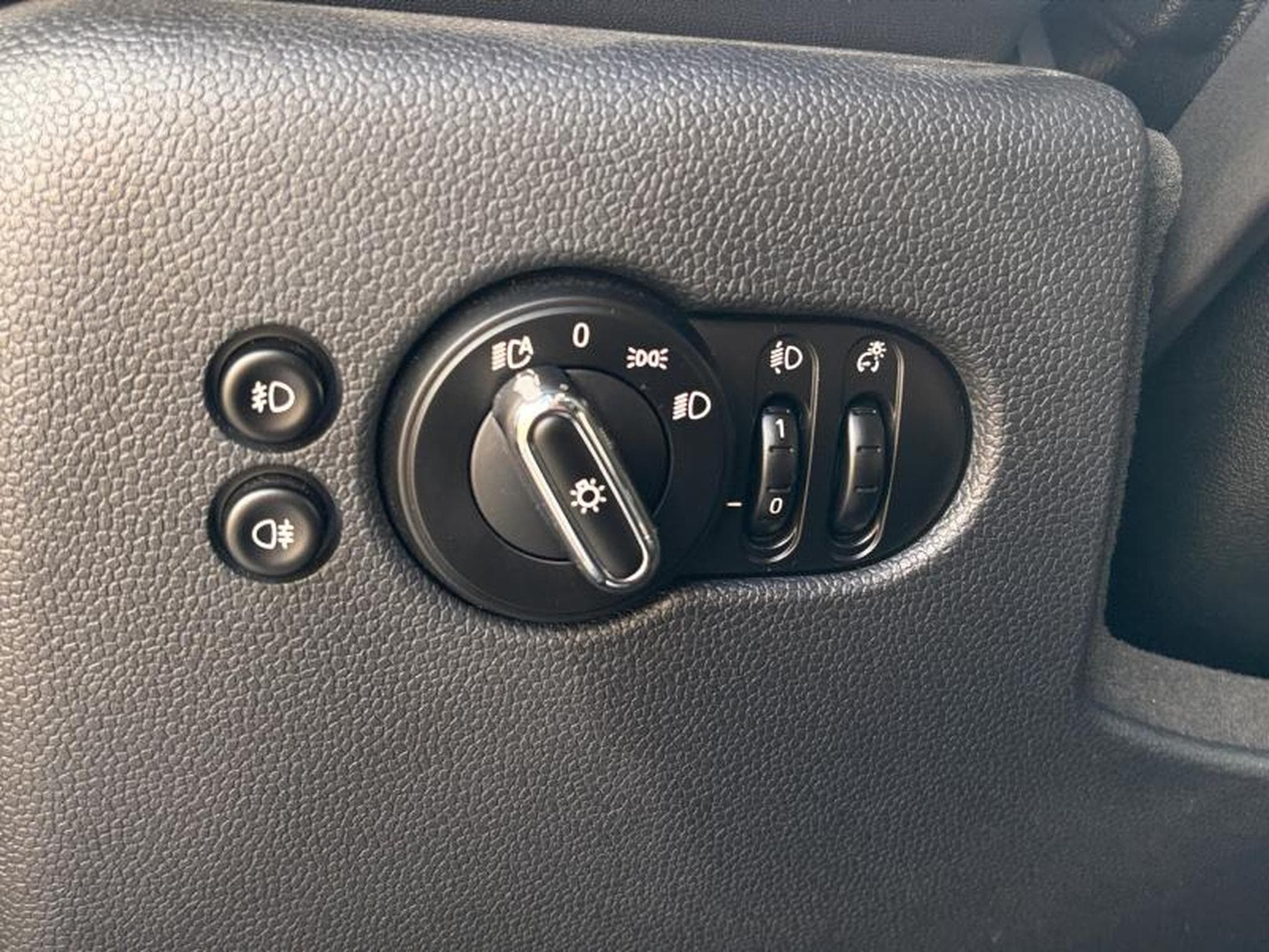 MINI Cooper One Hatch 5 portes (2019) - Foto 10