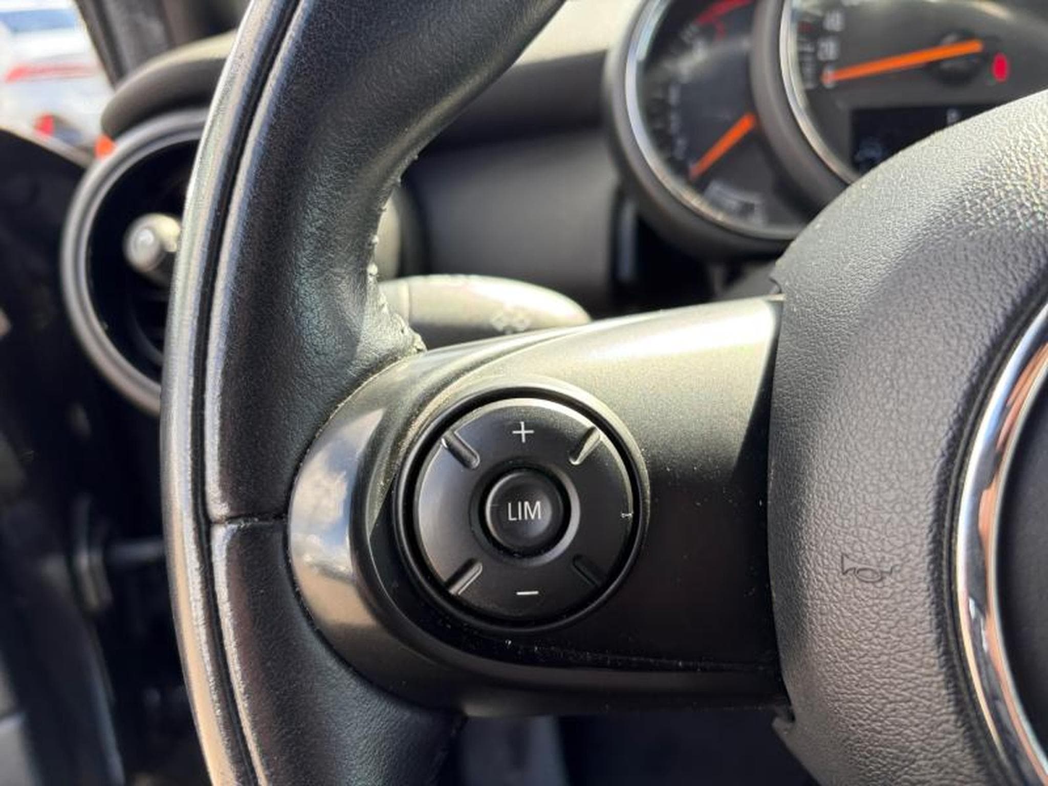 MINI Cooper One Hatch 5 portes (2019) - Foto 11