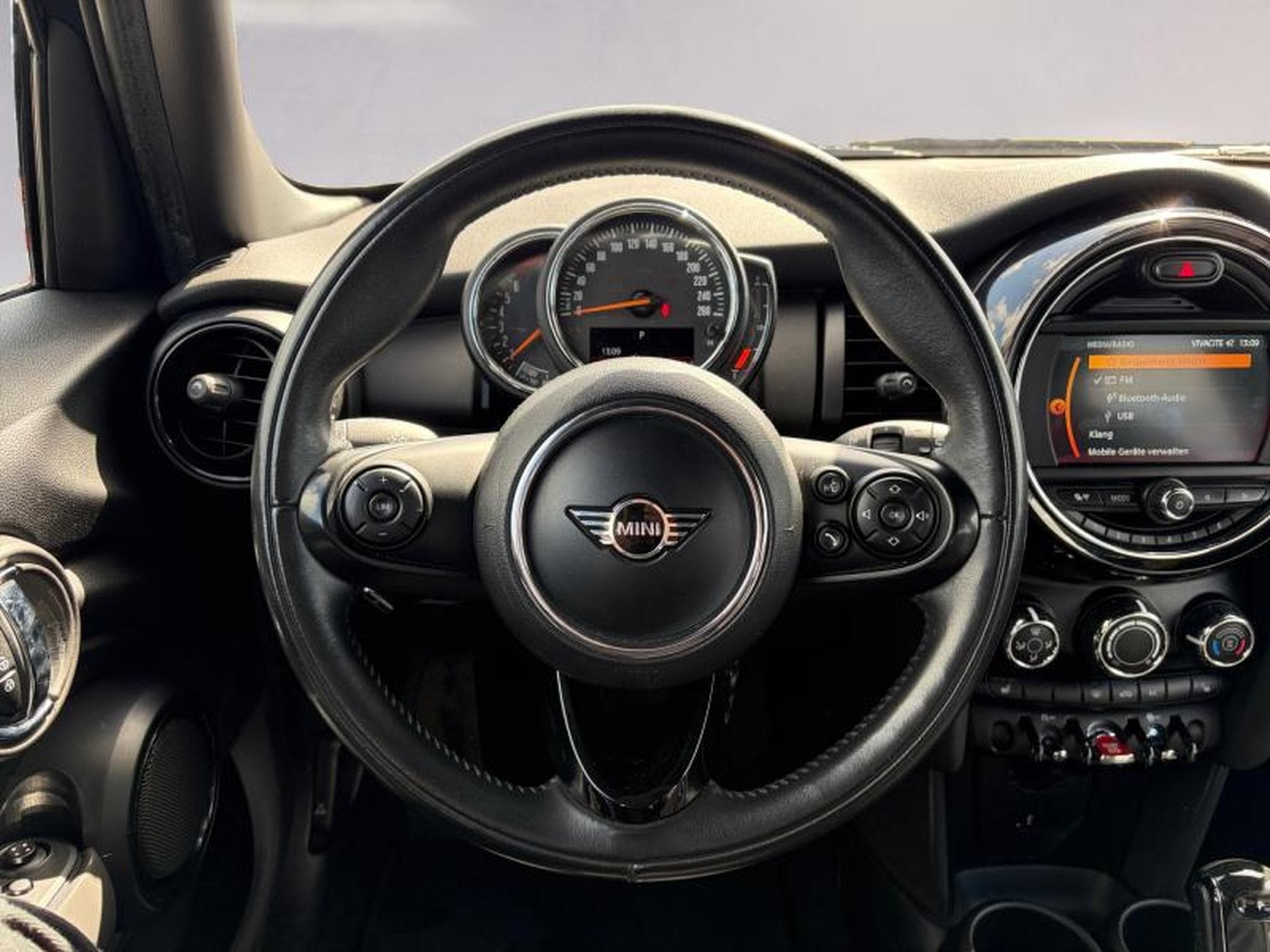 MINI Cooper One Hatch 5 portes (2019) - Foto 13