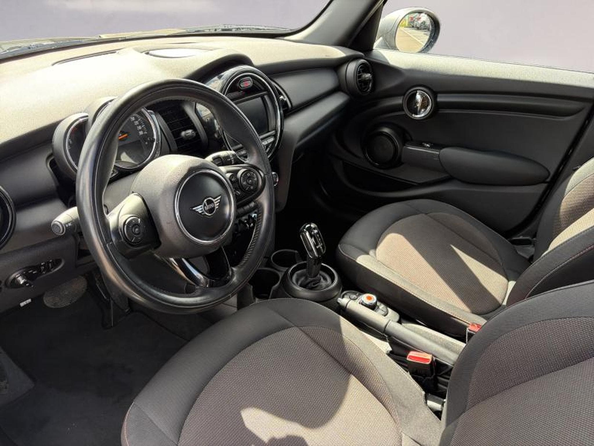 MINI Cooper One Hatch 5 portes (2019) - Foto 6