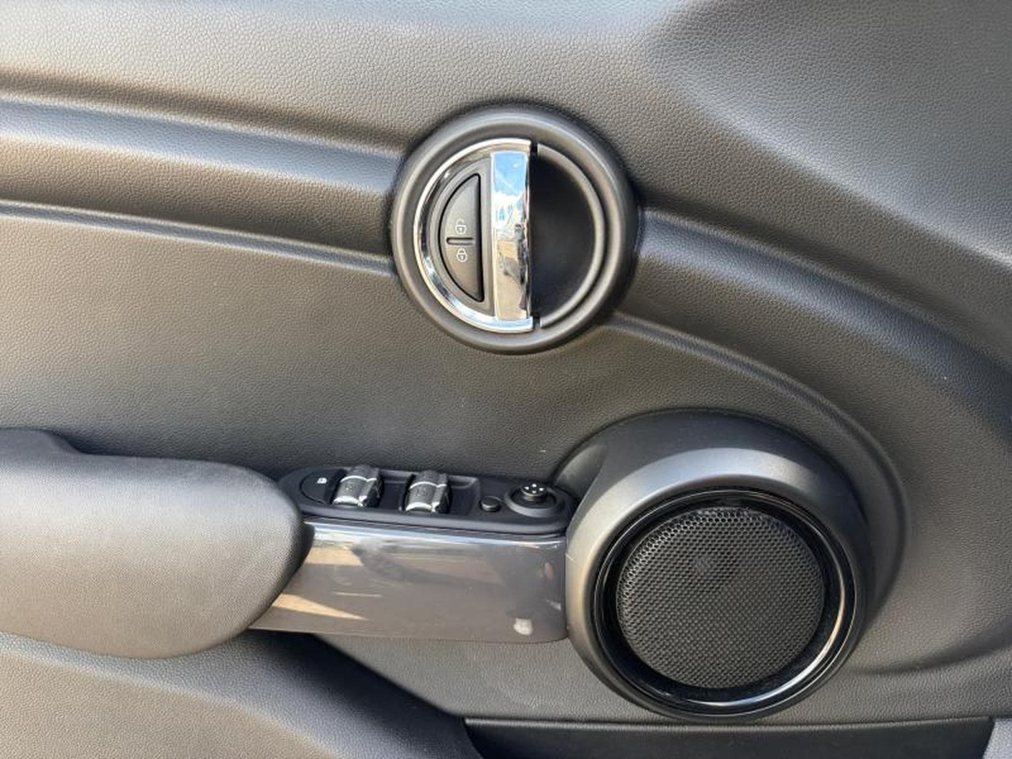 MINI Cooper One Hatch 5 portes (2019) - Foto 9