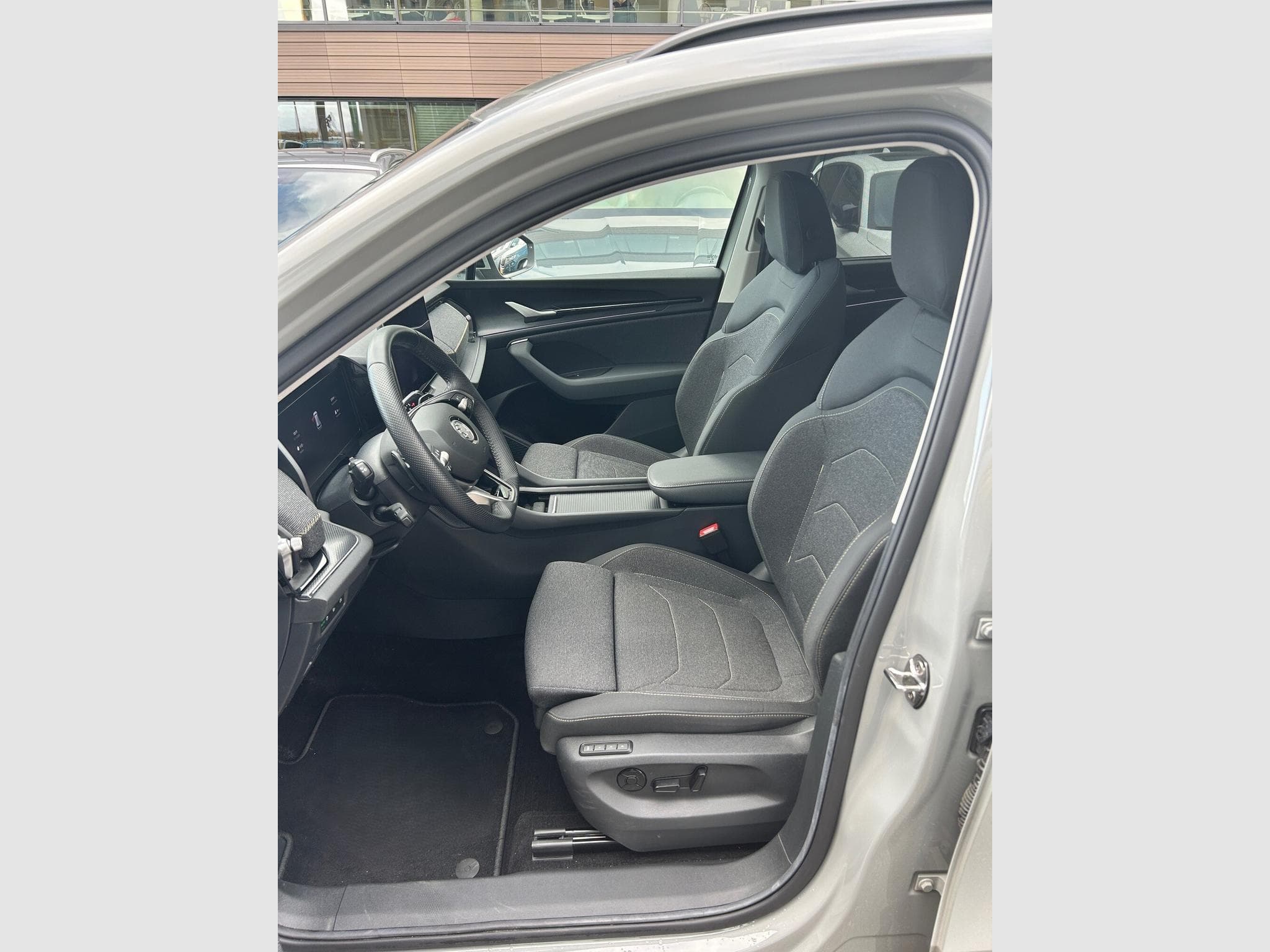 Skoda Kodiaq Selection 2.0 TDI 4x4 DSG7 (2024) - Photo 5