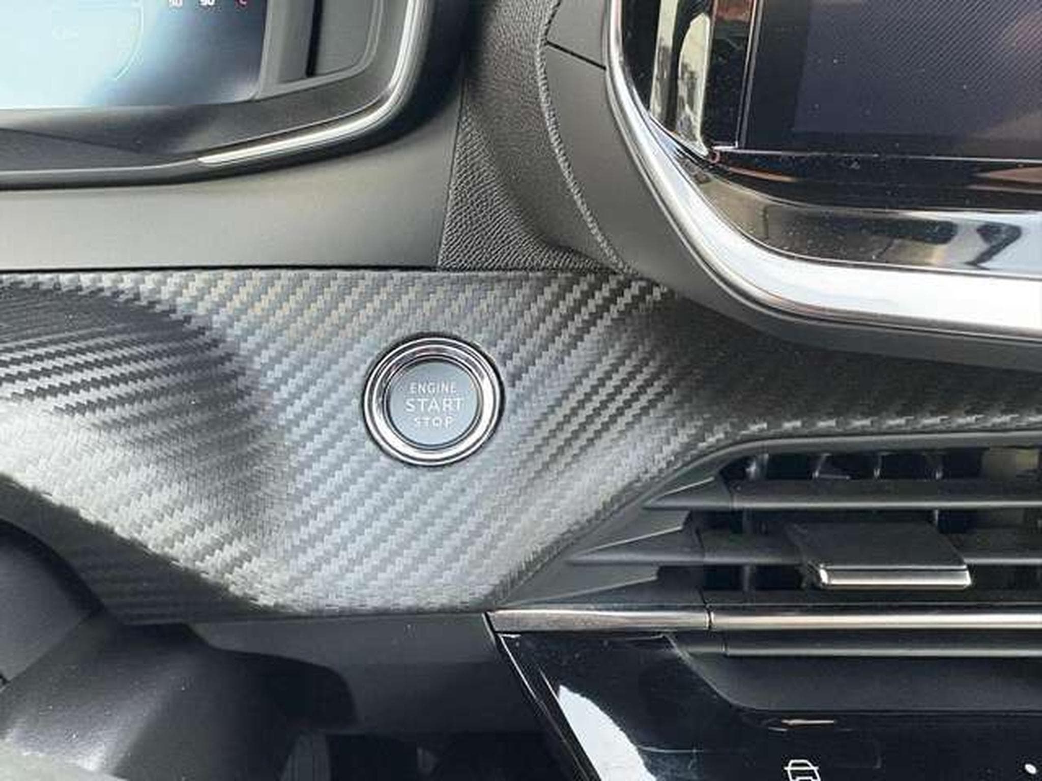 Peugeot 2008 2008 Hybrid 145 e-DSC Allure (2025) - Foto 10