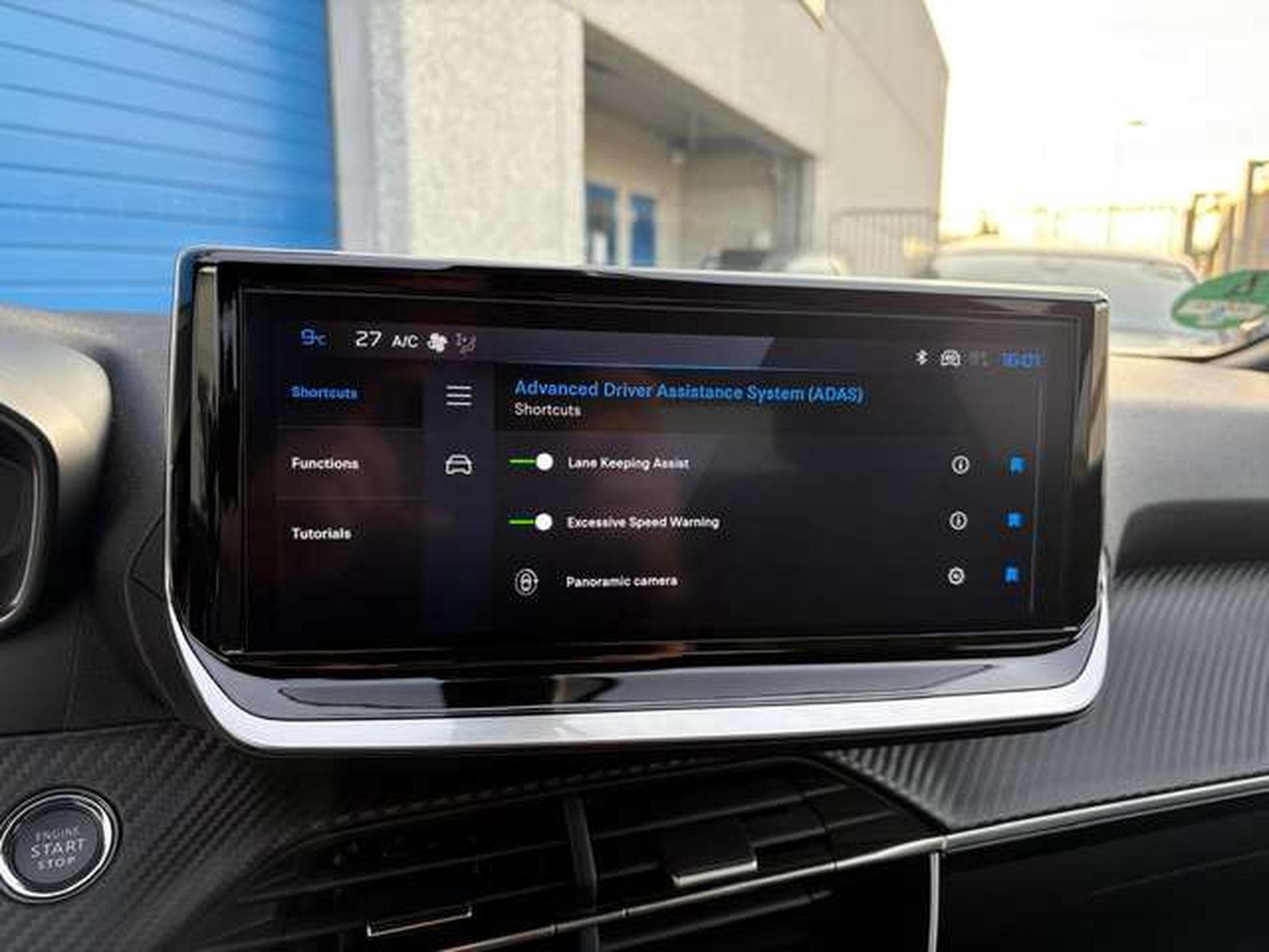 Peugeot 2008 2008 Hybrid 145 e-DSC Allure (2025) - Foto 12