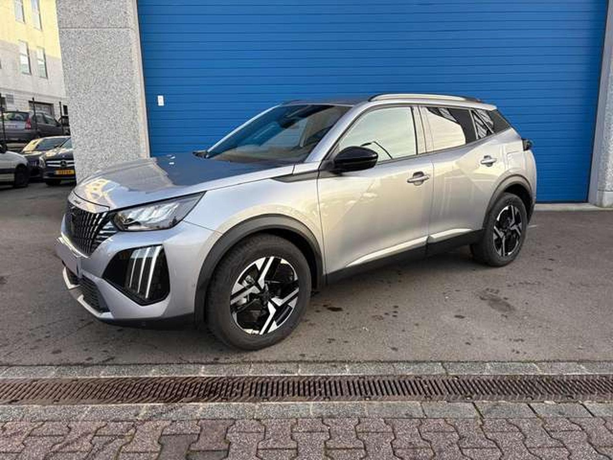 Peugeot 2008 2008 Hybrid 145 e-DSC Allure (2025) - Foto 2