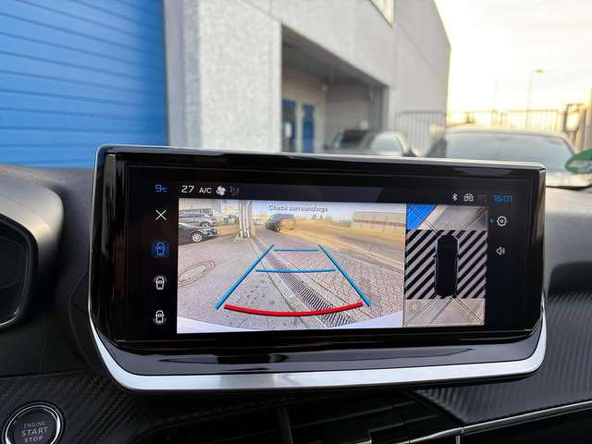 Peugeot 2008 2008 Hybrid 145 e-DSC Allure (2025) - Foto 8