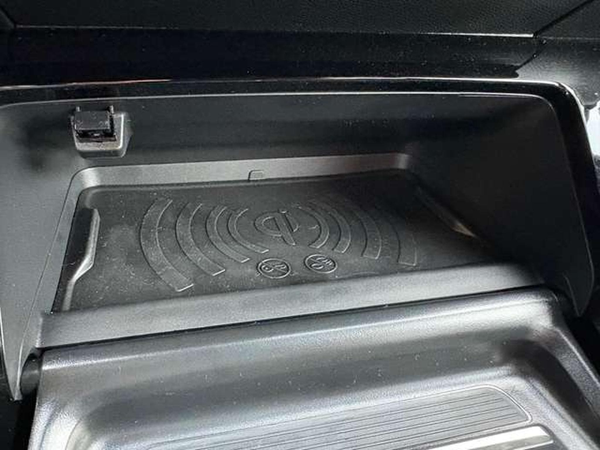 Peugeot 2008 2008 Hybrid 145 e-DSC Allure (2025) - Foto 9