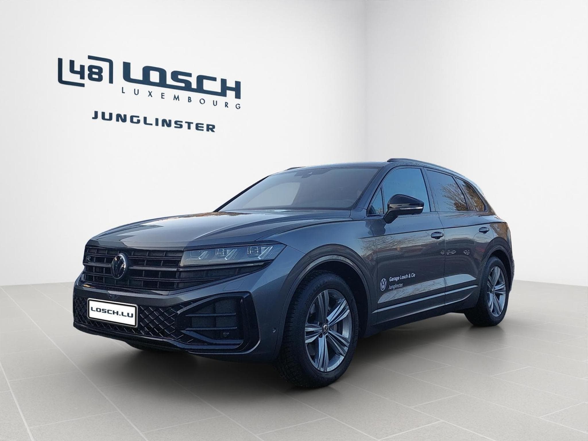 VW Touareg R-Line (2025) - Photo 1