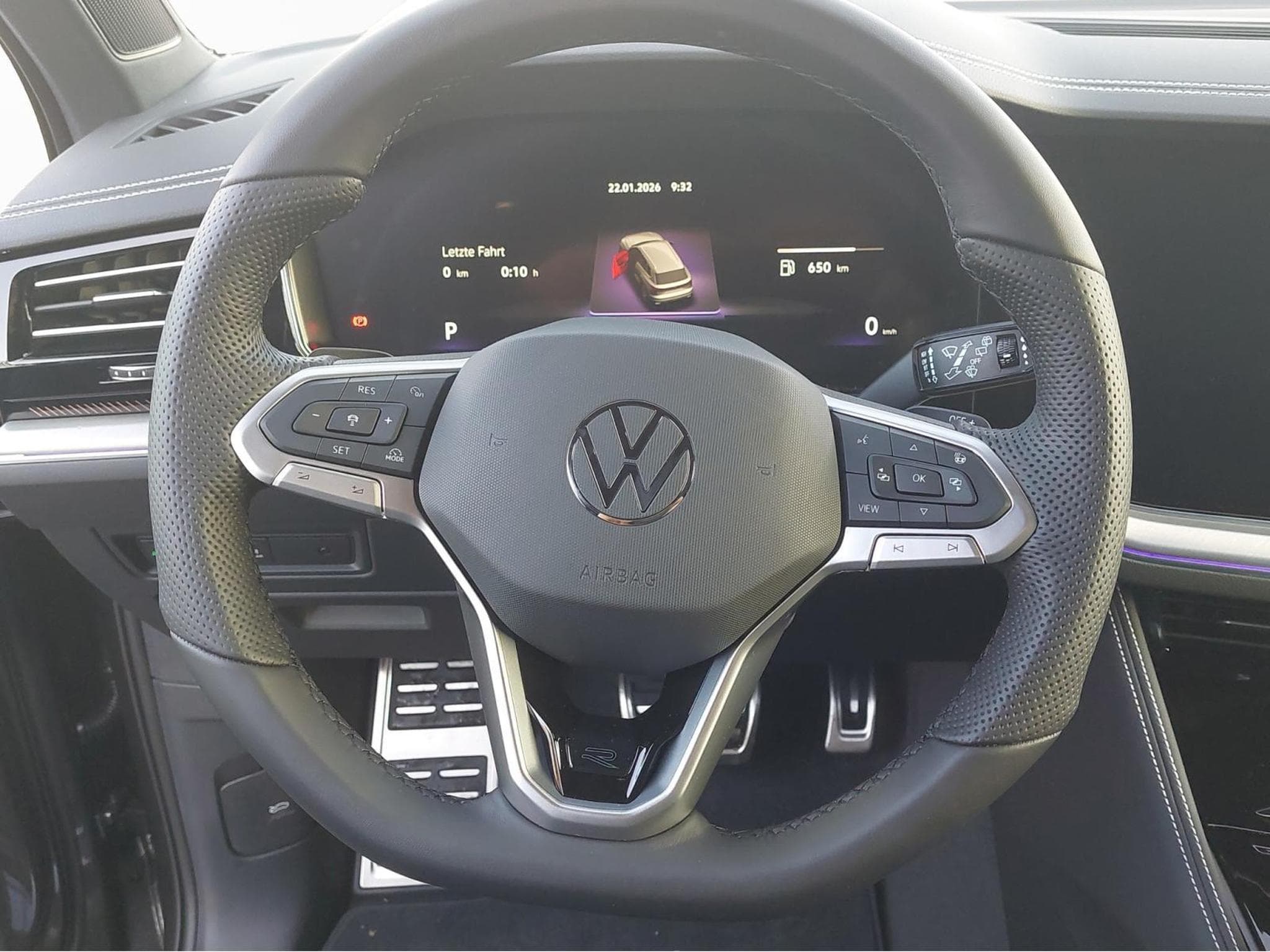 VW Touareg R-Line (2025) - Photo 10