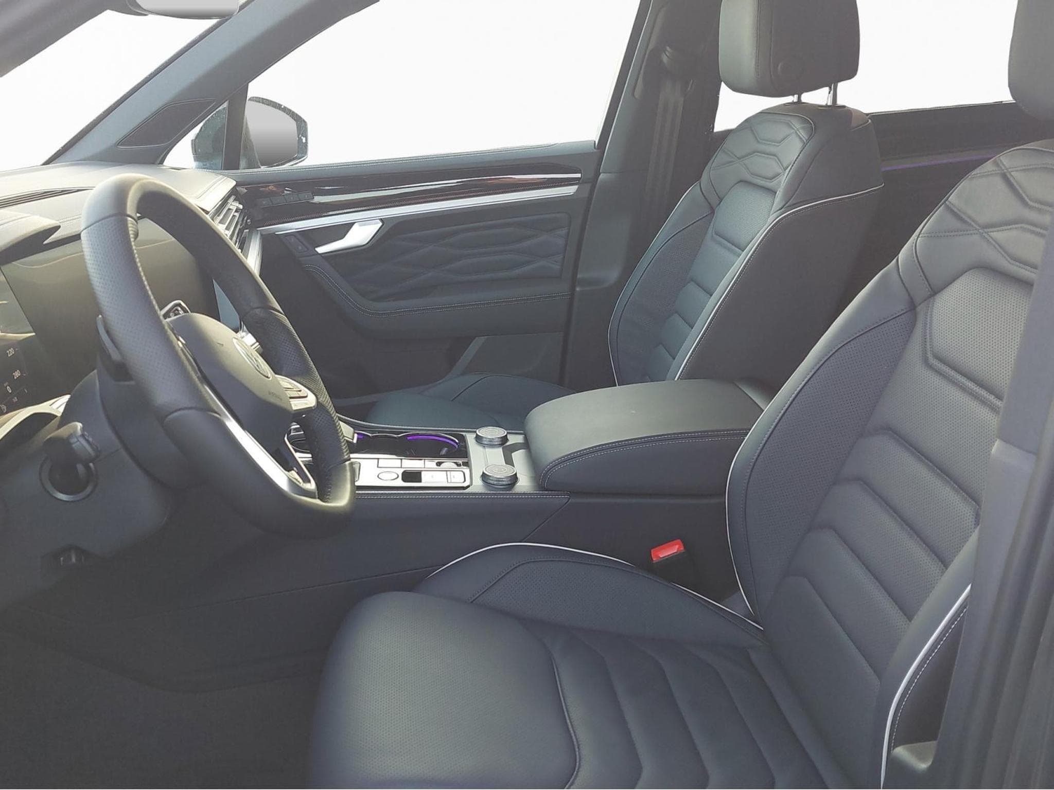 VW Touareg R-Line (2025) - Photo 2