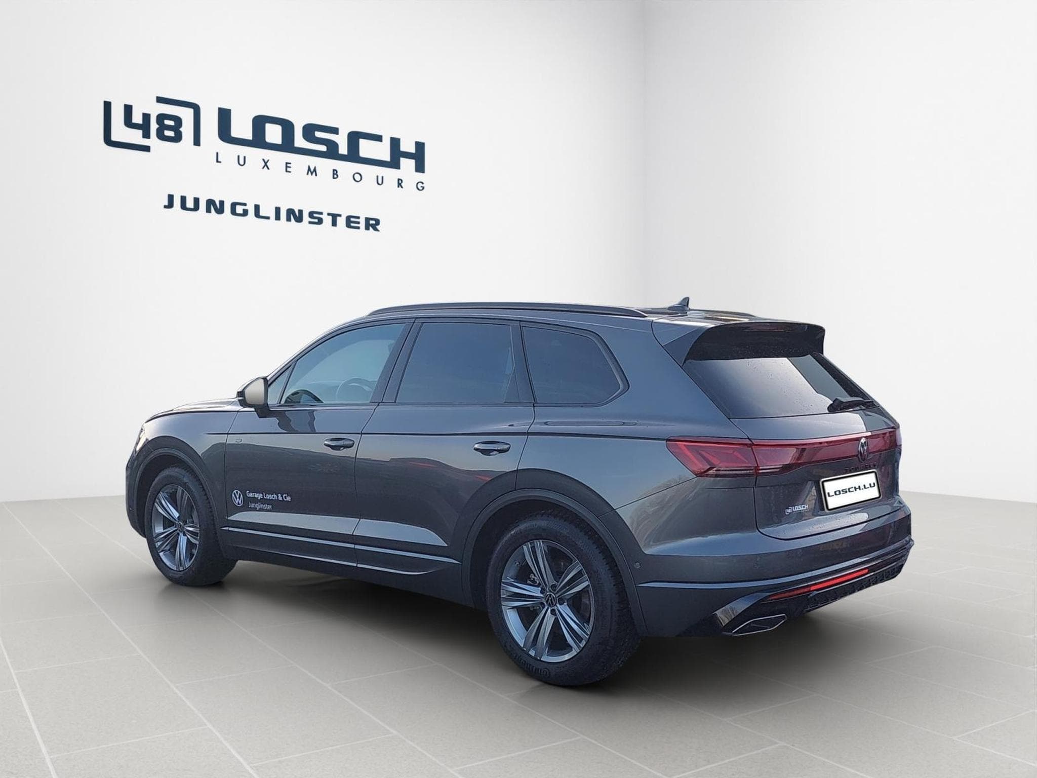 VW Touareg R-Line (2025) - Photo 6