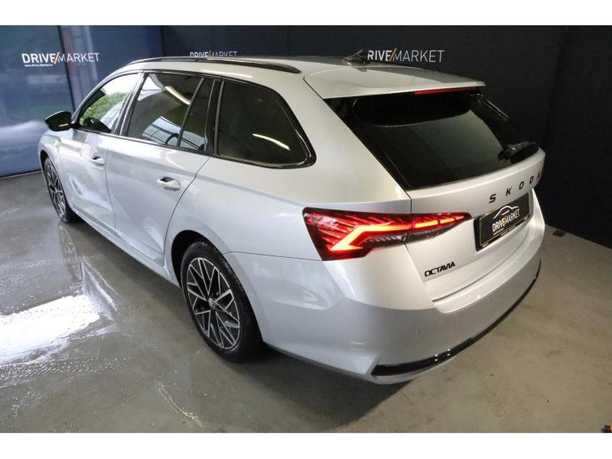 Skoda Octavia Sportline (2024) - Photo 11