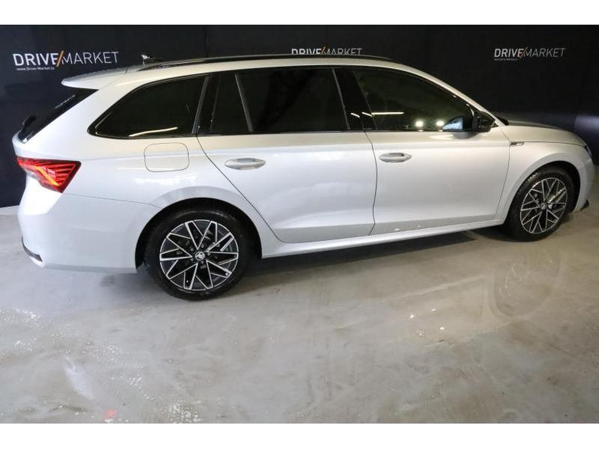 Skoda Octavia Sportline (2024) - Photo 8