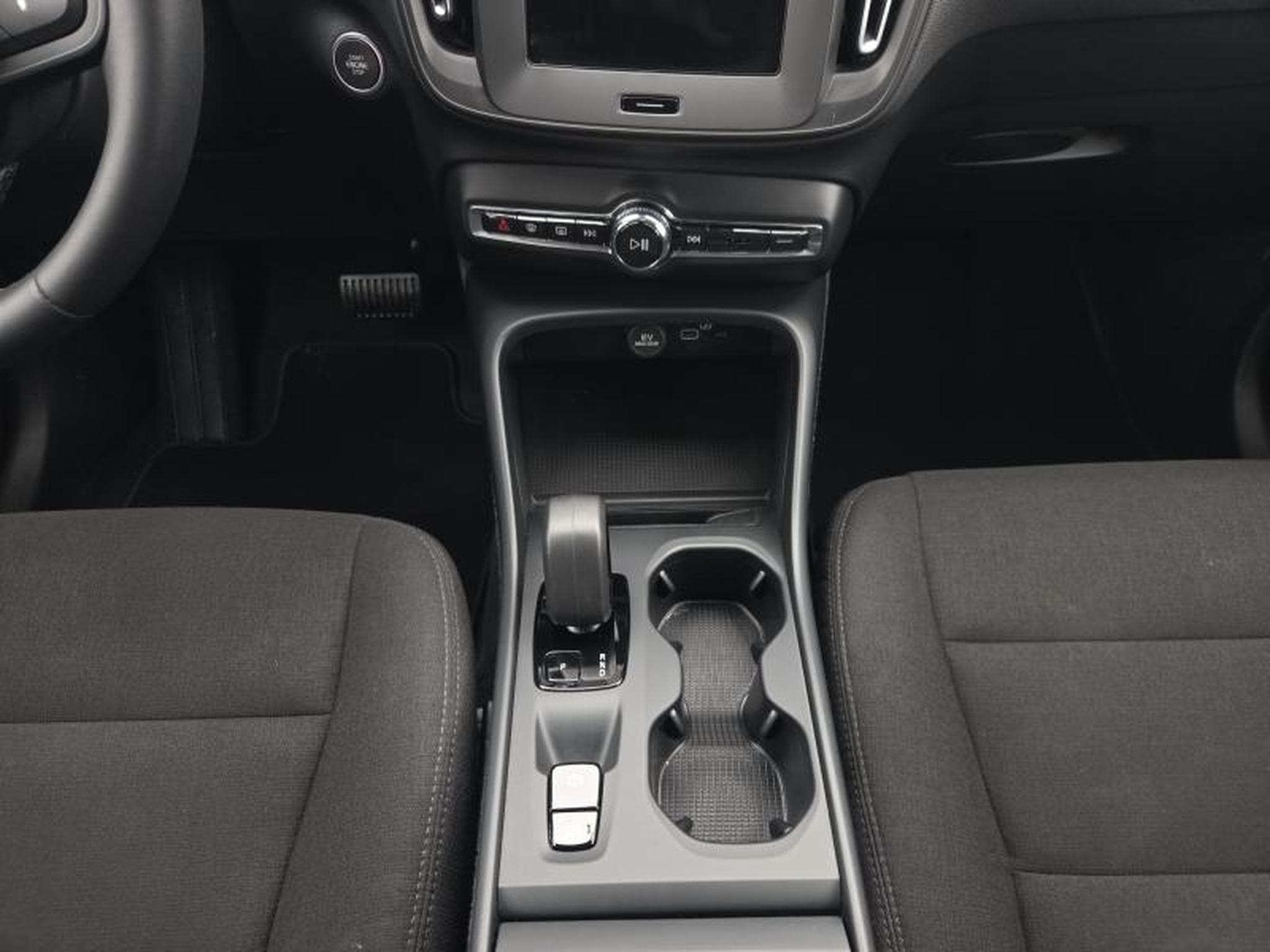 Volvo XC40 B3 Core / Essence (2023) - Foto 11