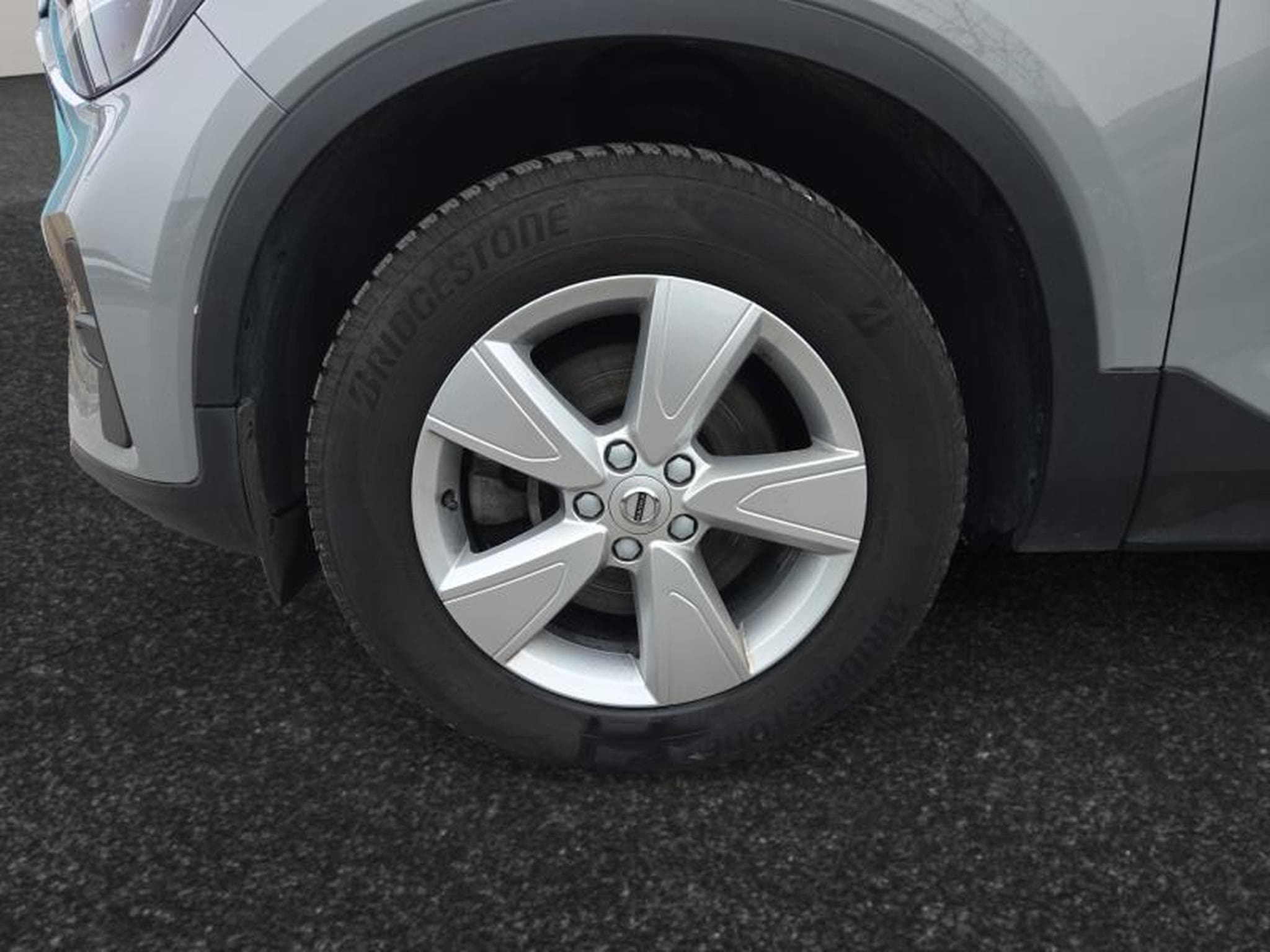 Volvo XC40 B3 Core / Essence (2023) - Foto 14