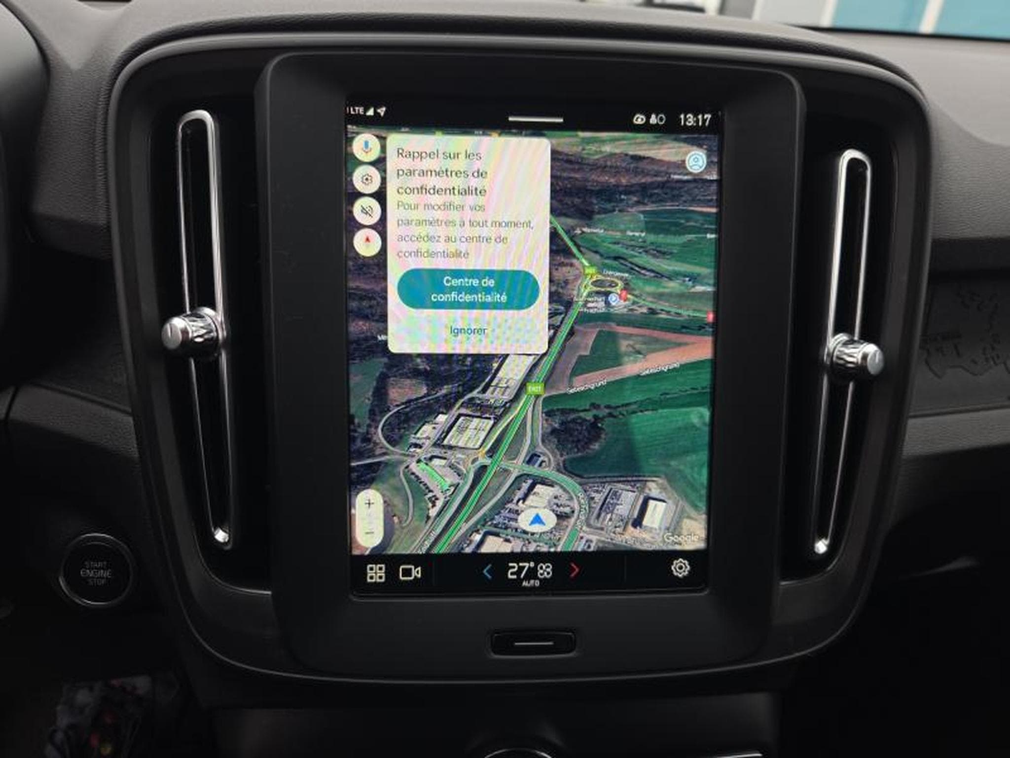 Volvo XC40 B3 Core / Essence (2023) - Foto 16