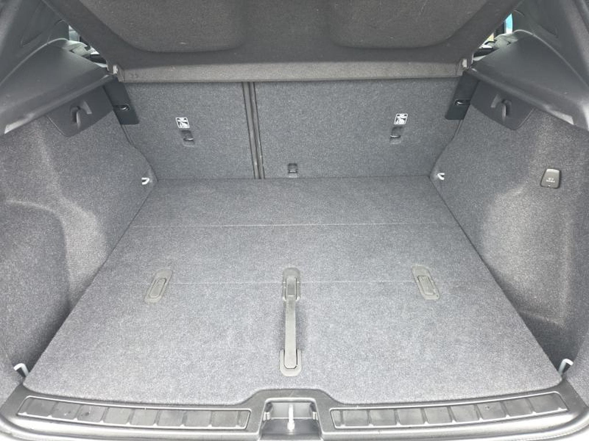 Volvo XC40 B3 Core / Essence (2023) - Foto 19