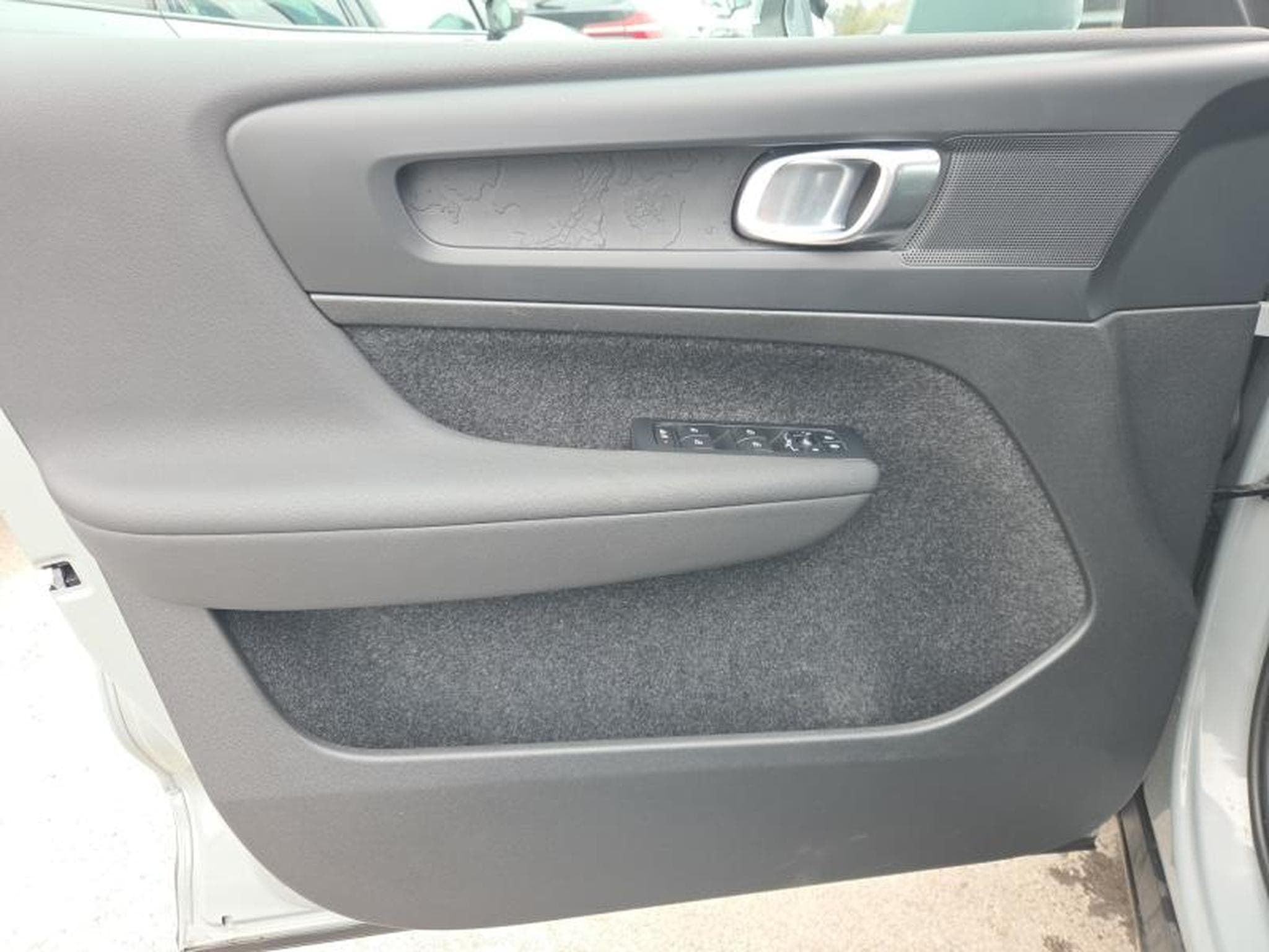 Volvo XC40 B3 Core / Essence (2023) - Foto 20