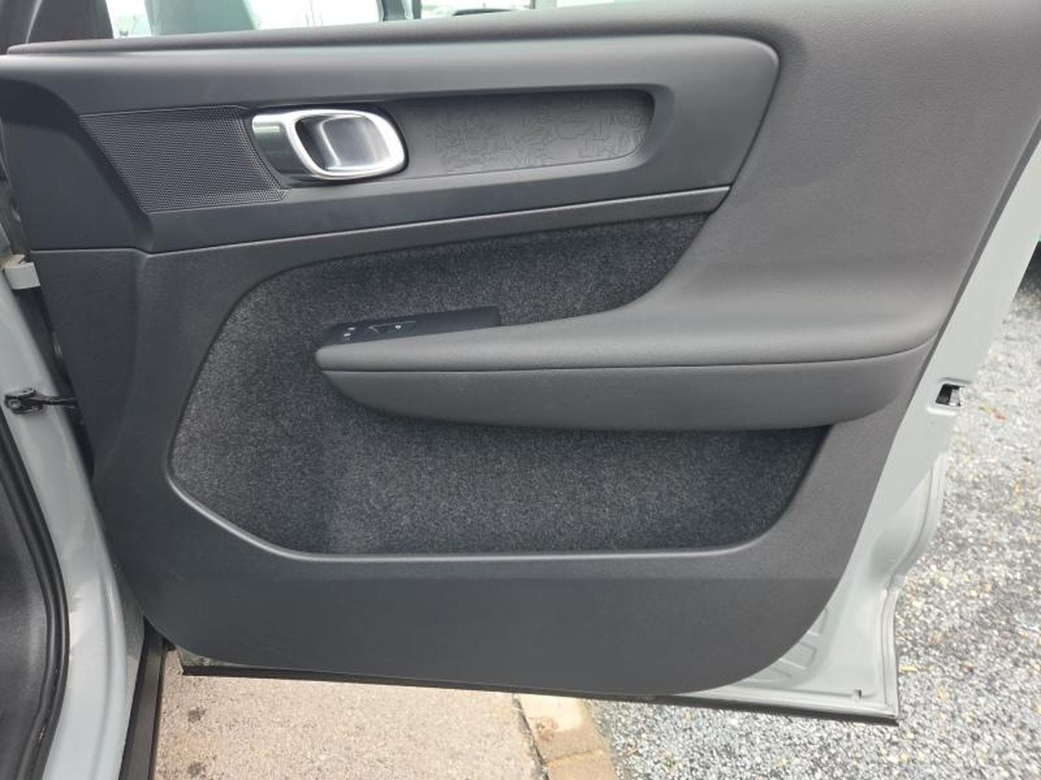 Volvo XC40 B3 Core / Essence (2023) - Foto 21