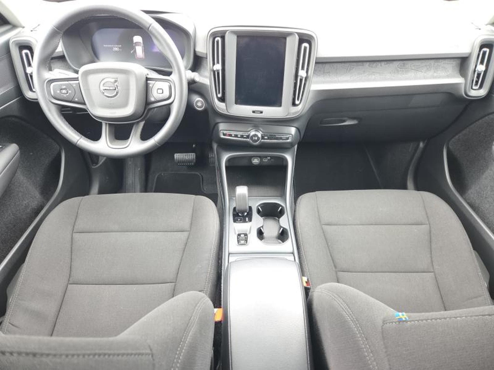 Volvo XC40 B3 Core / Essence (2023) - Foto 3