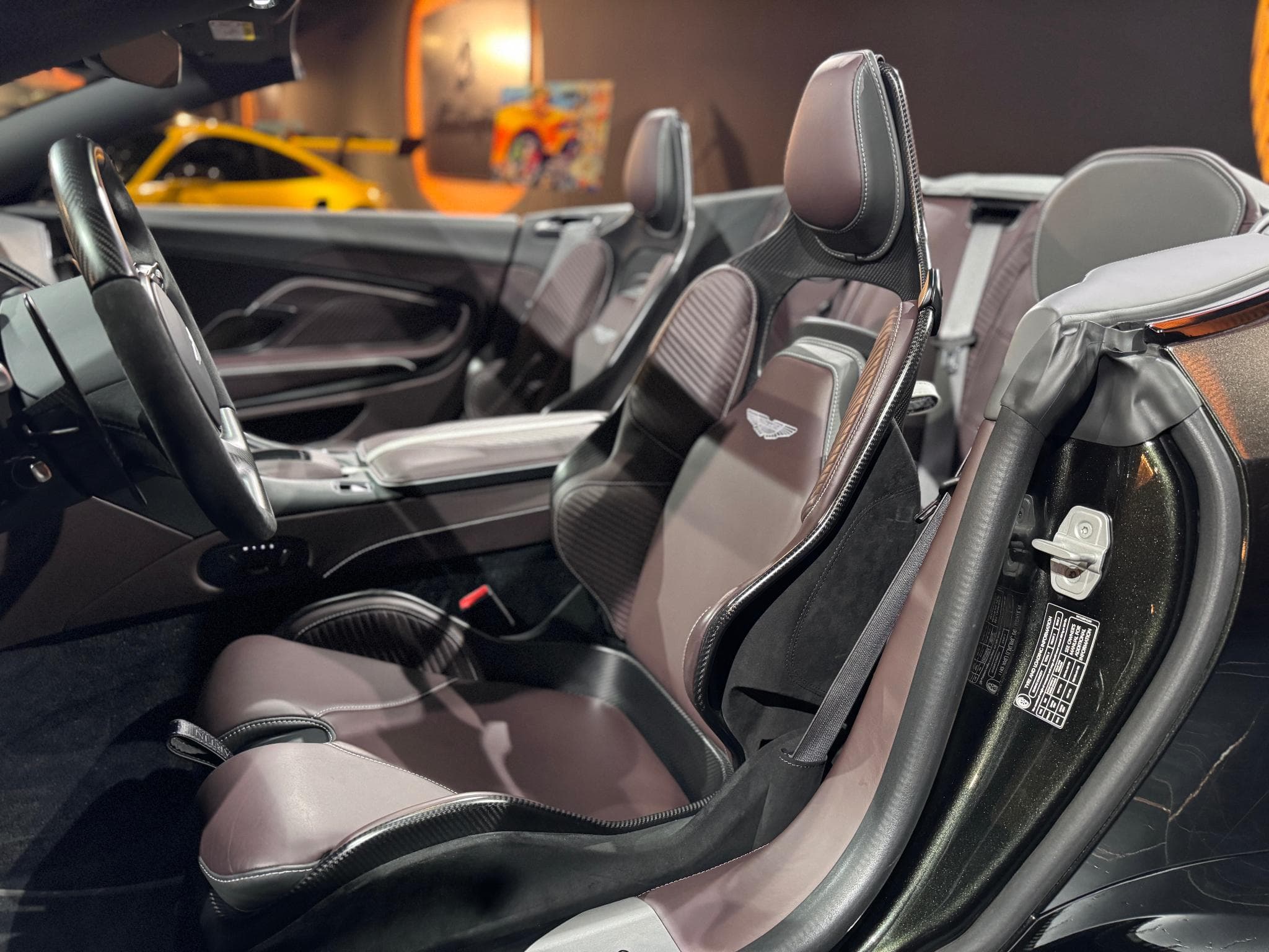 Aston-Martin DBS 770 Ultimate Volante (2023) - Foto 4