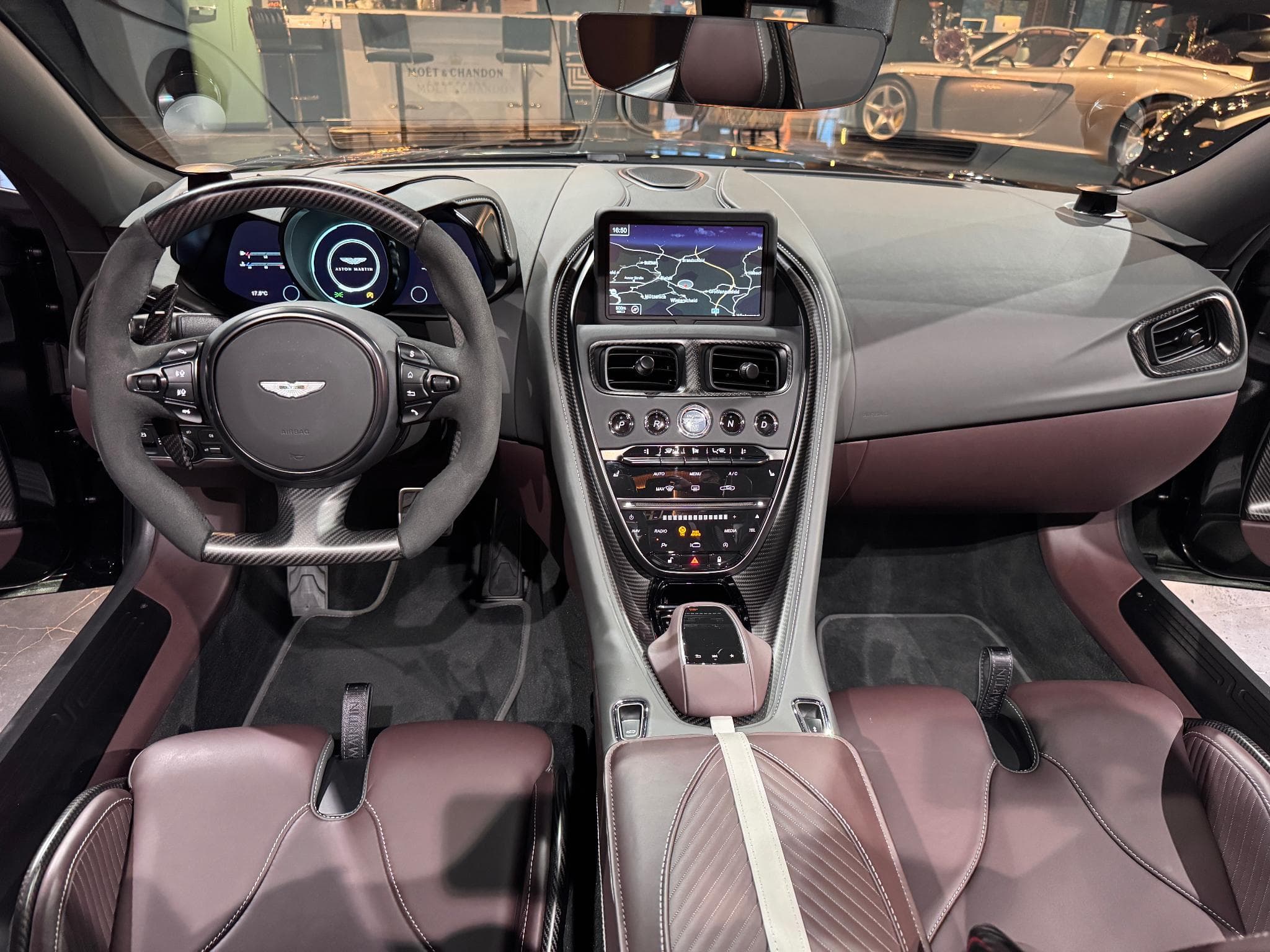 Aston-Martin DBS 770 Ultimate Volante (2023) - Foto 5