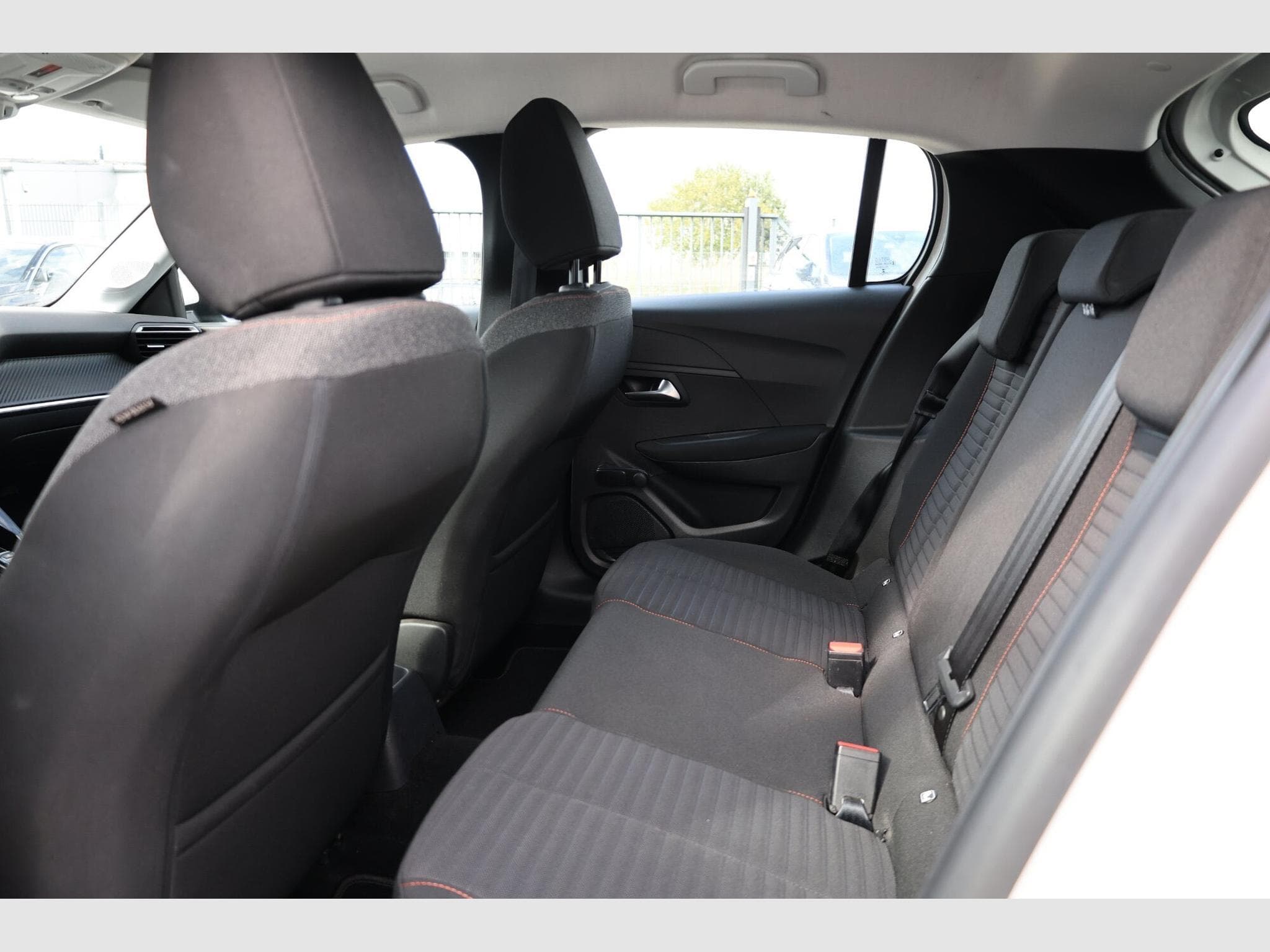 Peugeot 208 1,2 Active Business Automatique 101 HP (2020) - Foto 11