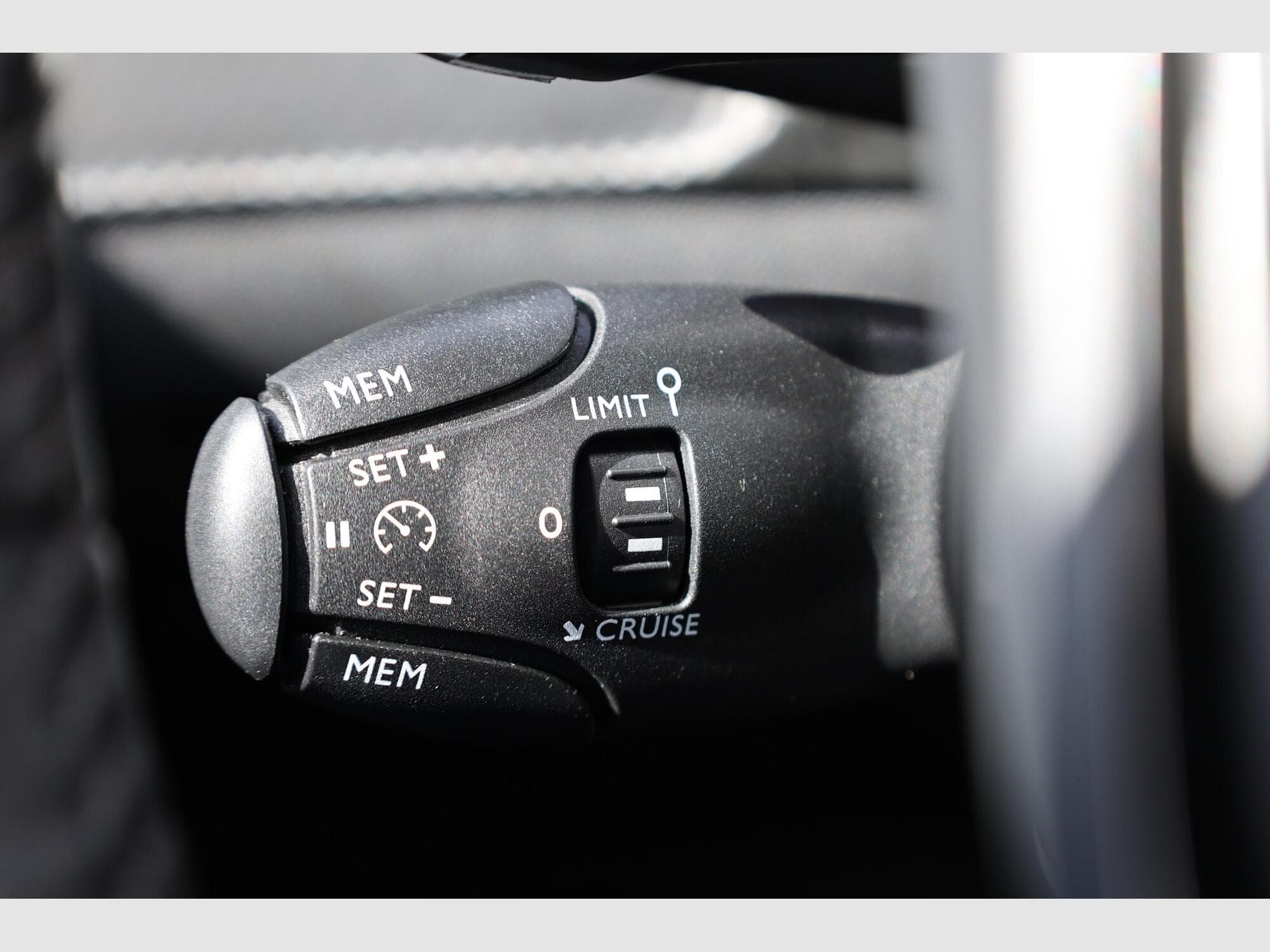 Peugeot 208 1,2 Active Business Automatique 101 HP (2020) - Foto 9