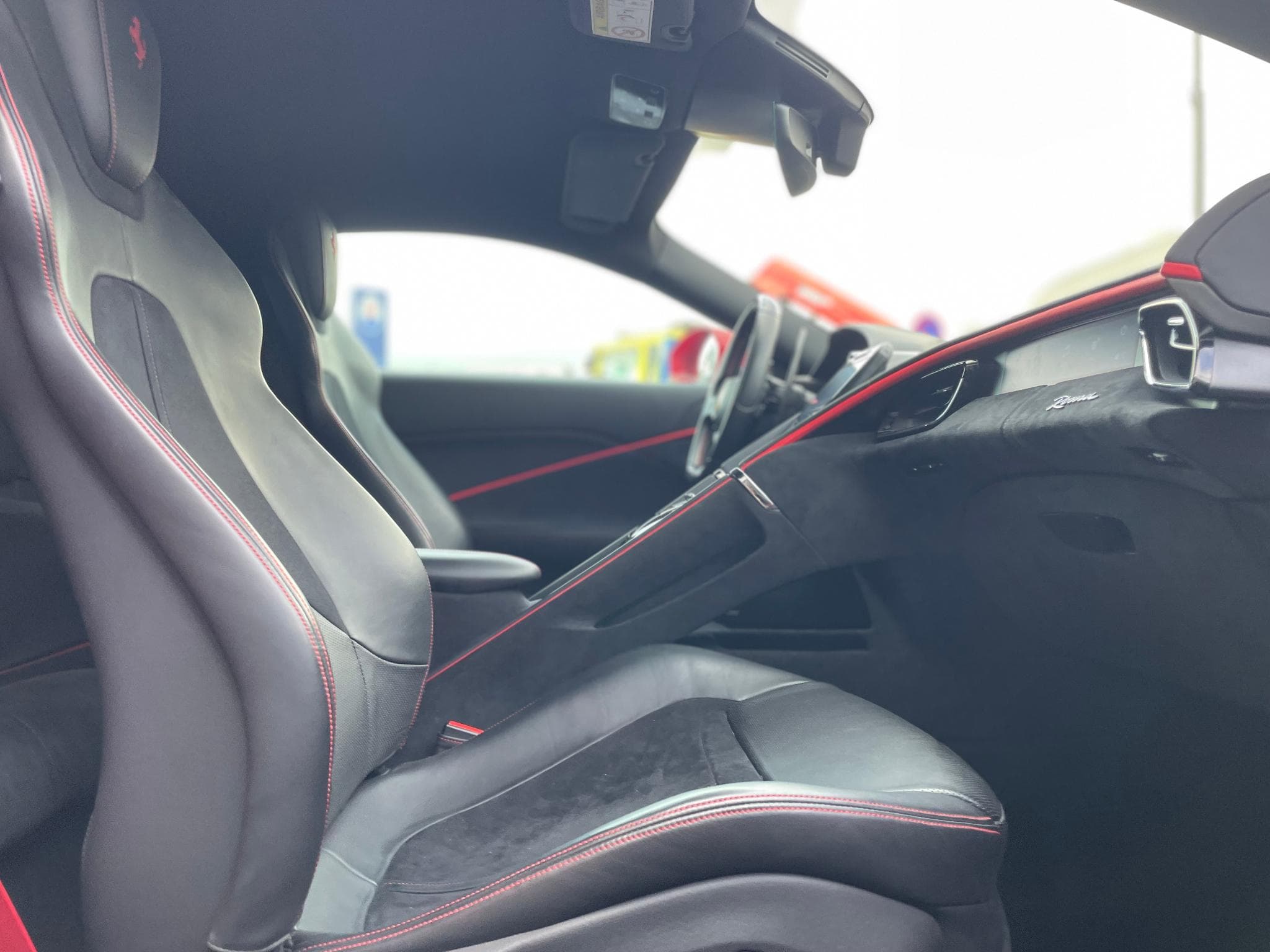 Ferrari Roma Coupé 3.9 V8 620 Carbone (2021) - Foto 4