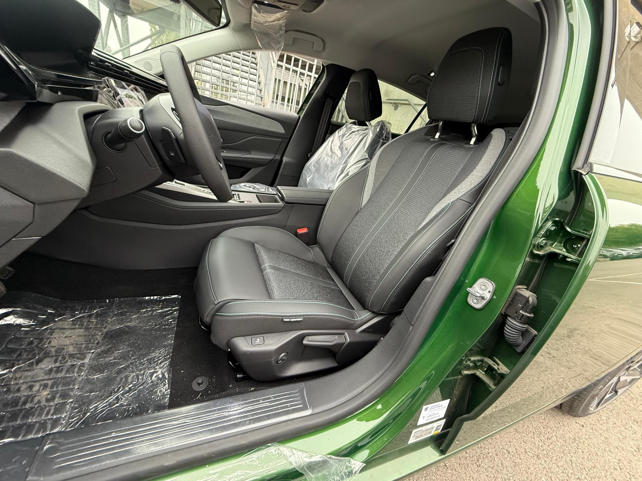 Peugeot 308 1.5 B-HDI 130 EAT8 ALLURE (2025) - Foto 5