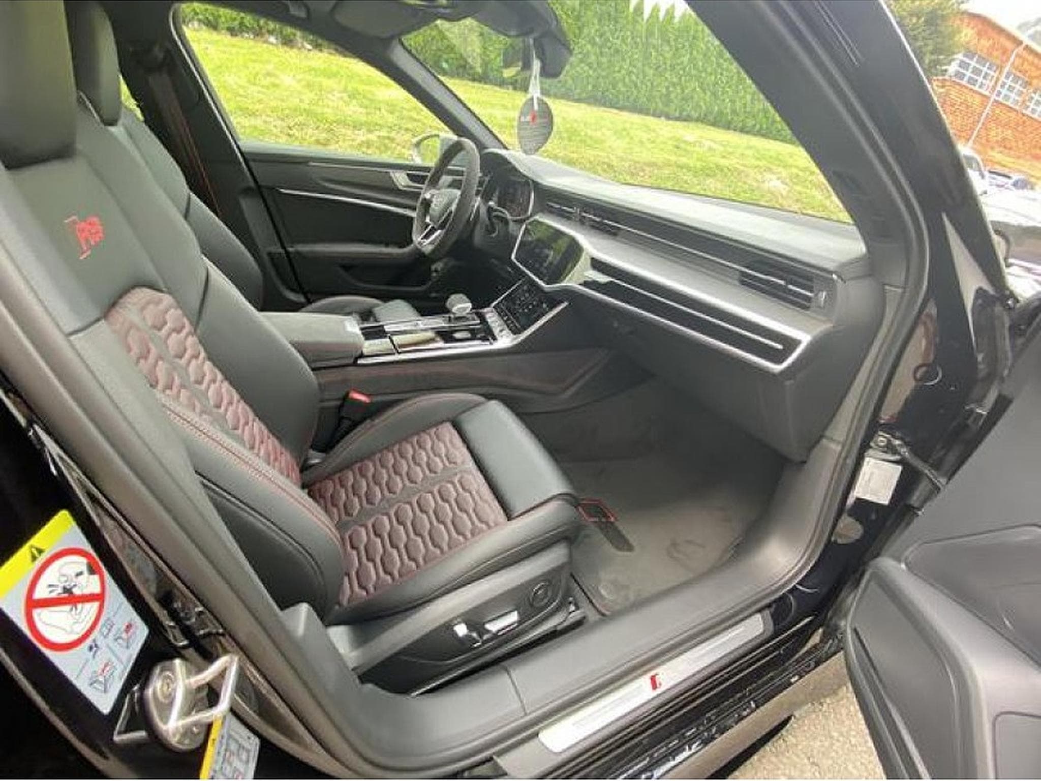 Audi RS6 (2024) - Photo 19