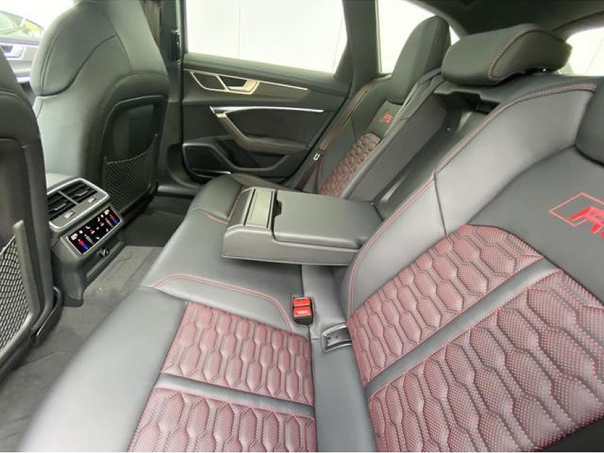 Audi RS6 (2024) - Photo 22
