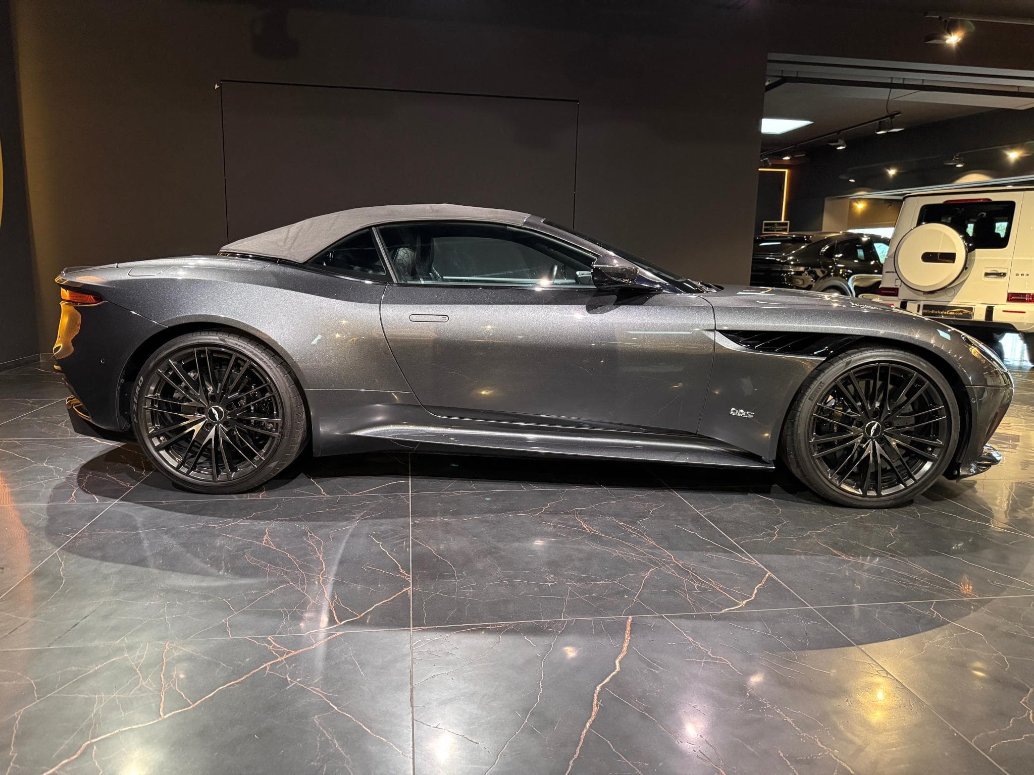 Aston-Martin DBS Volante Superleggera (2020) - Photo 3