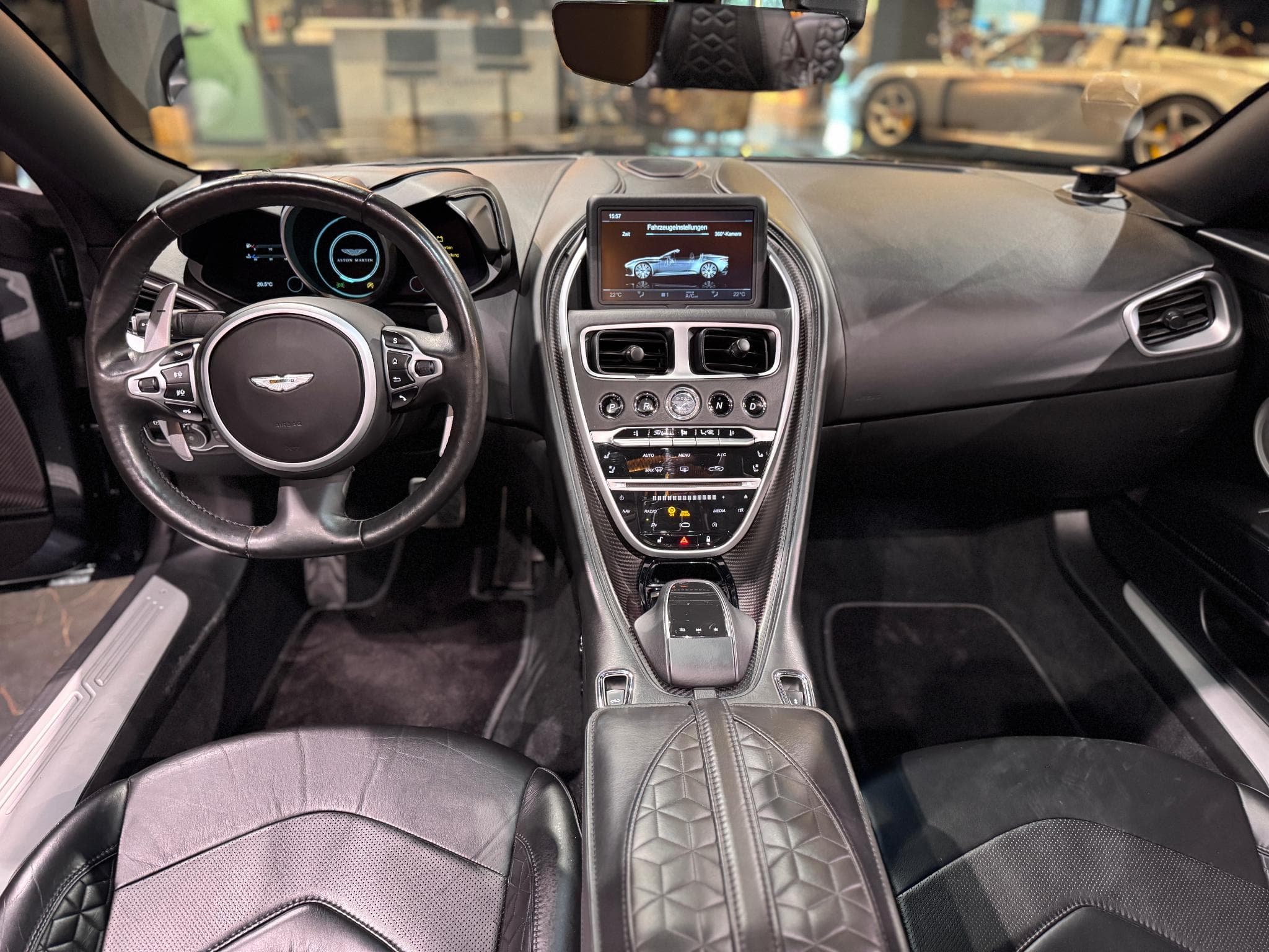 Aston-Martin DBS Volante Superleggera (2020) - Photo 5