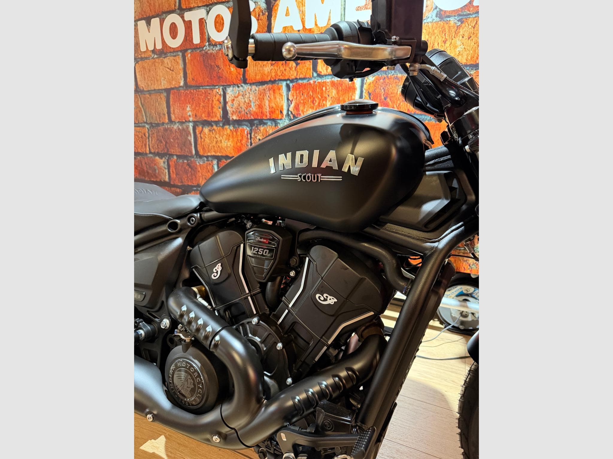 Indian Scout 2026 - BOBBER + TECH (2026) - Foto 3