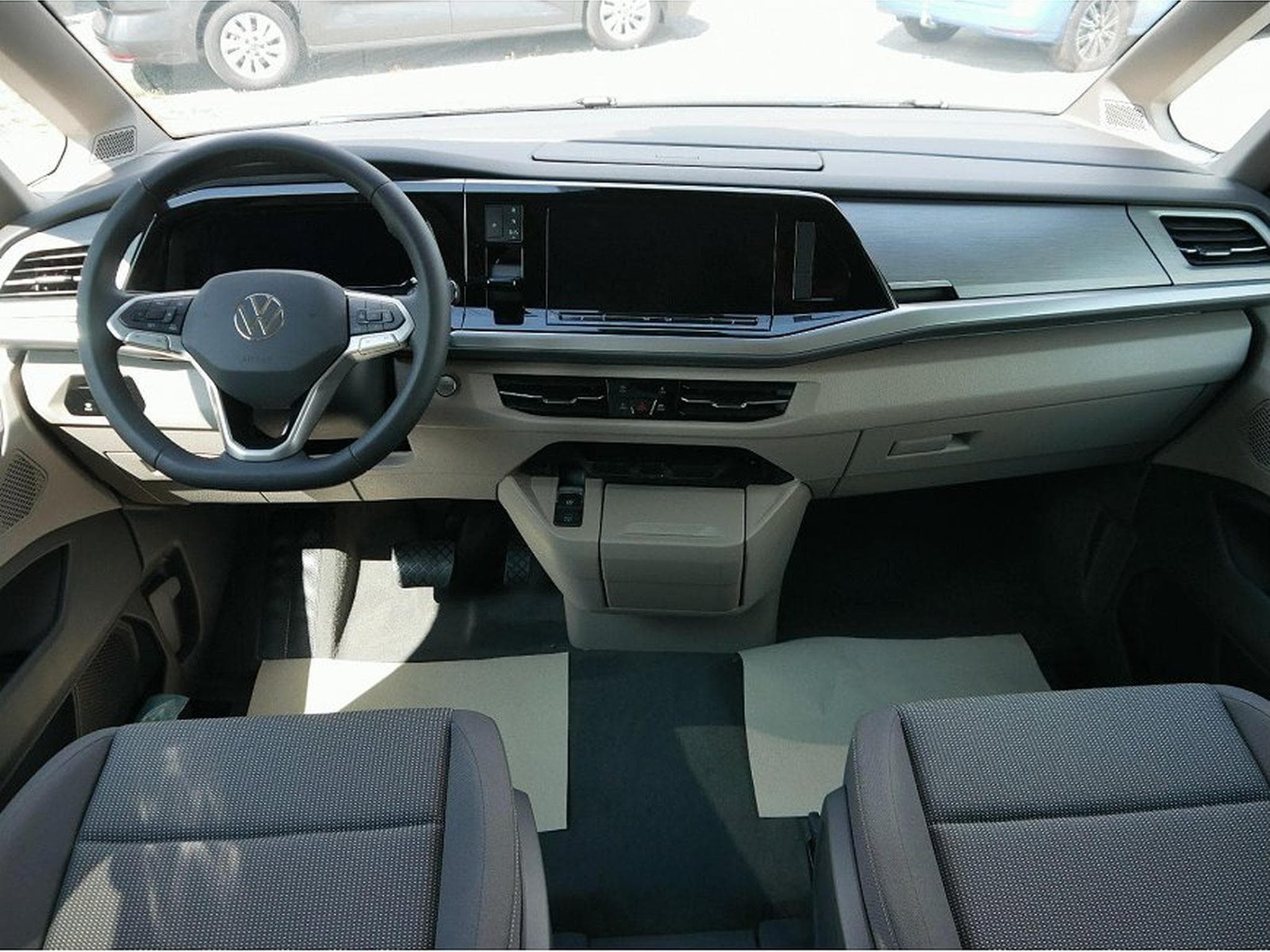 VW Multivan (2026) - Photo 13