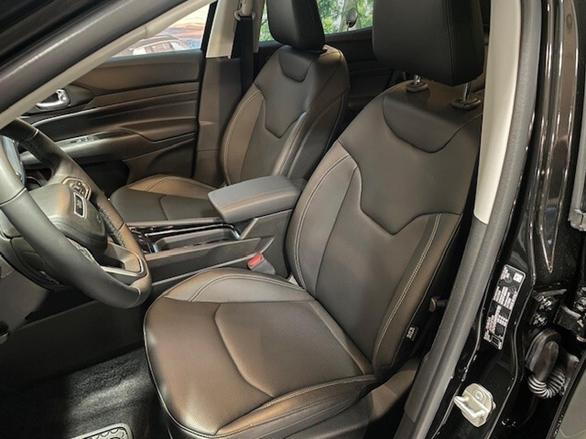 Jeep Compass Summit 1,3 essence + PlugIn Hybrid 240 cv (2024) - Photo 2