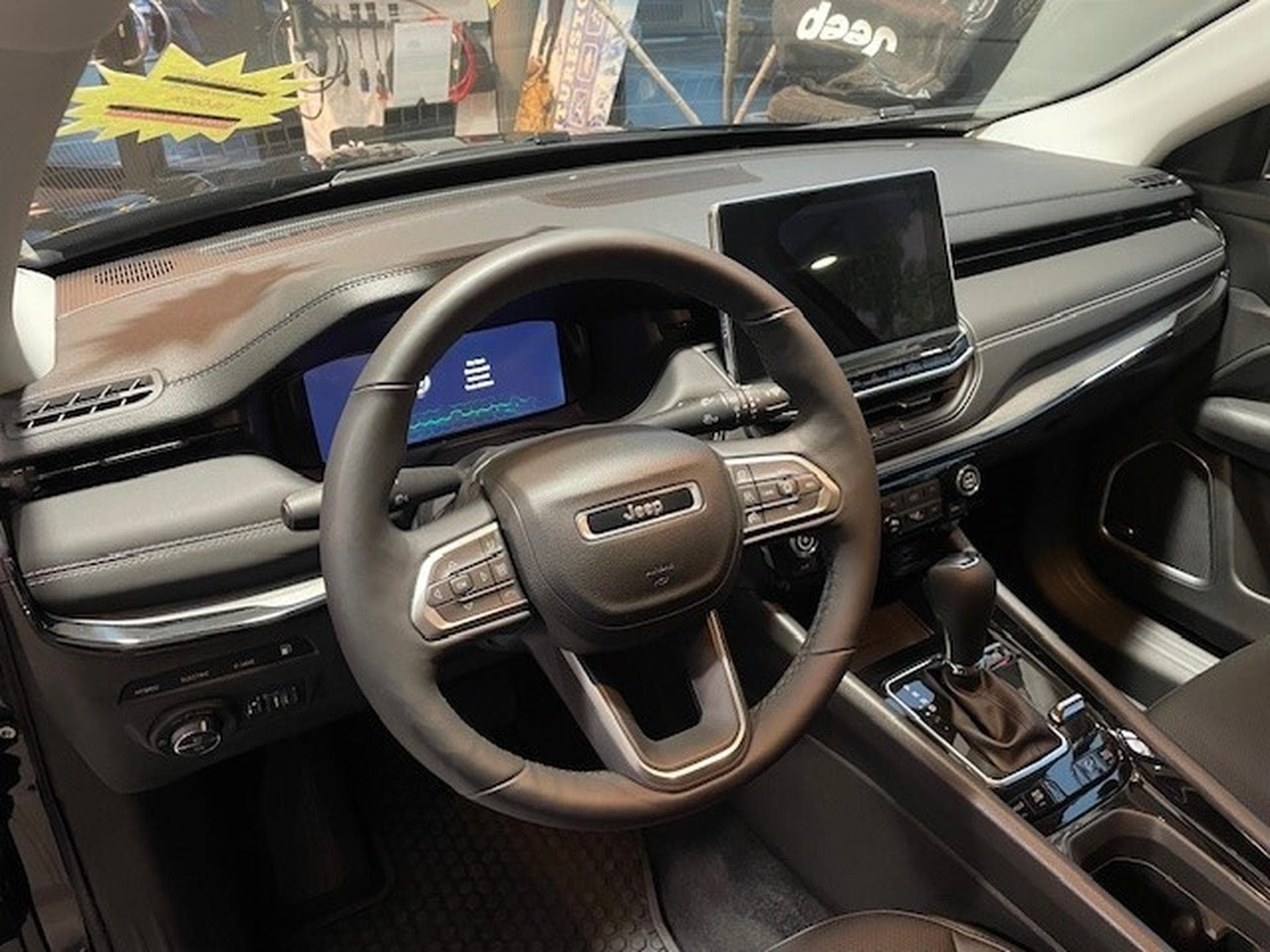 Jeep Compass Summit 1,3 essence + PlugIn Hybrid 240 cv (2024) - Photo 3