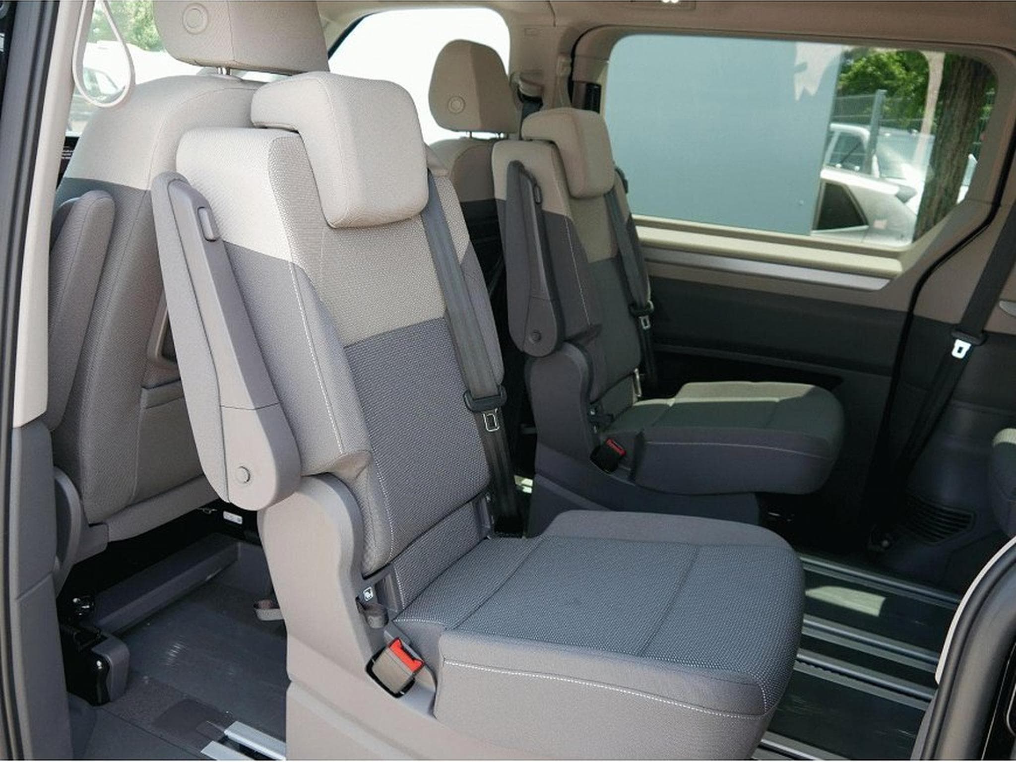 VW Multivan (2026) - Photo 9