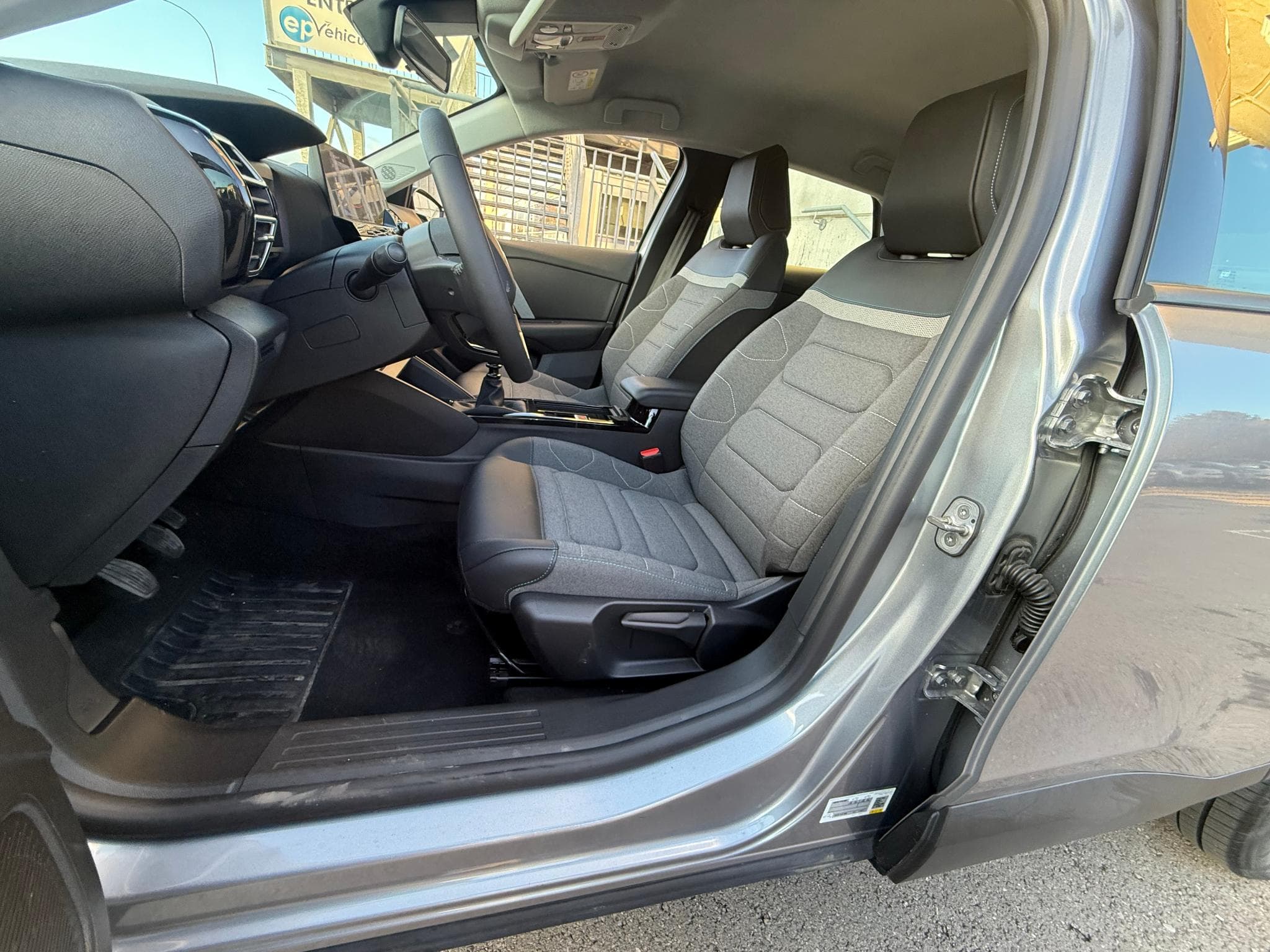 Citroën C4 1.2 PURETECH 130 PLUS (2024) - Foto 5