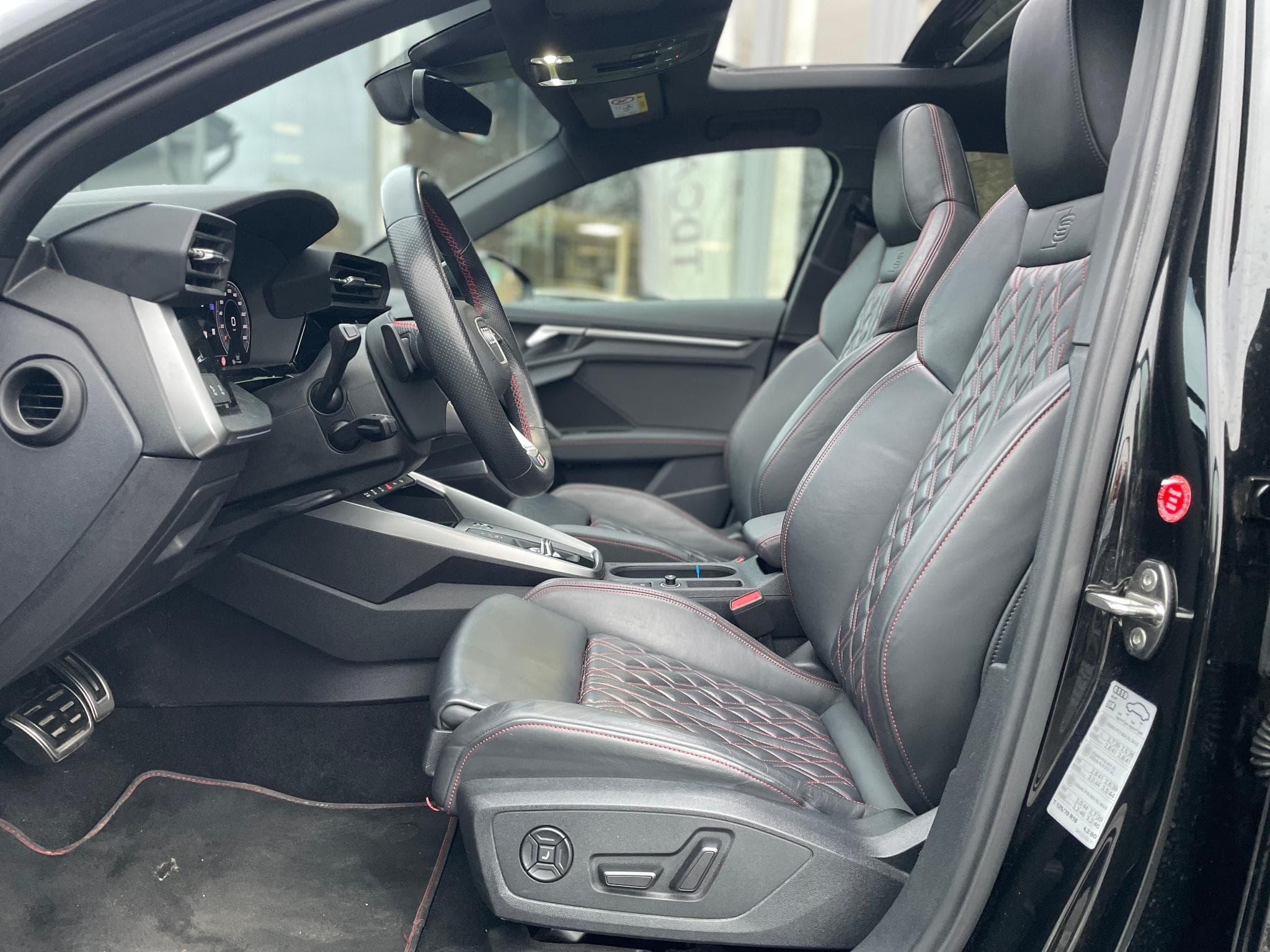 Audi S3 Sportback 2L TFSI Quattro S-tronic (2022) - Photo 7