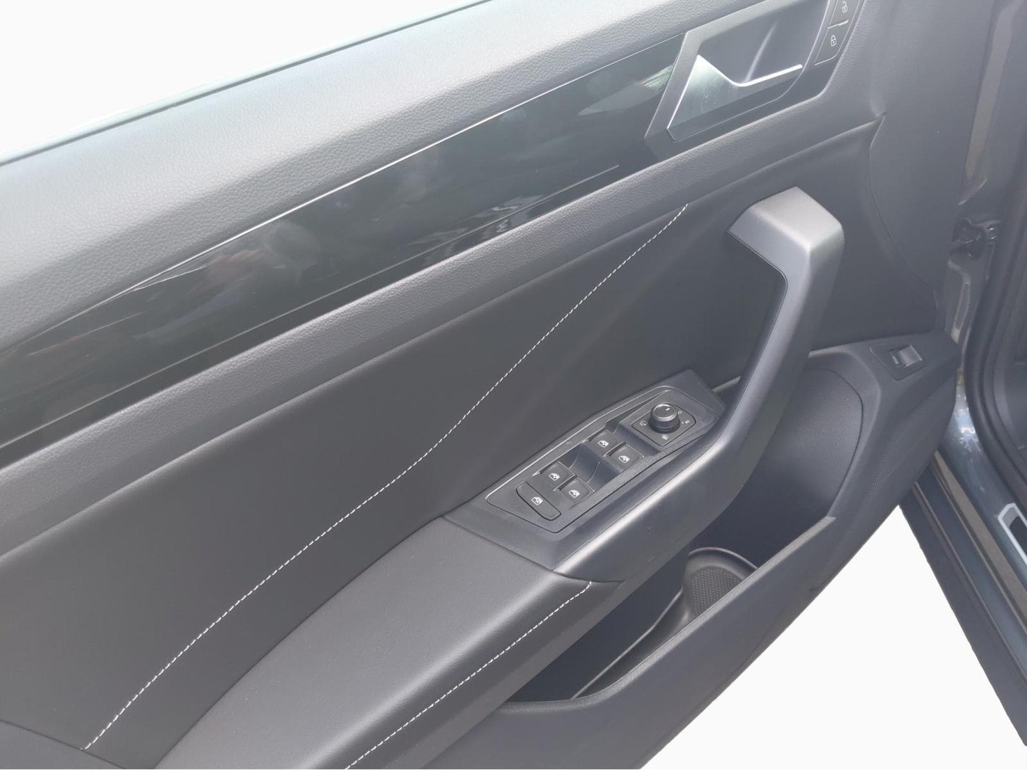 VW T-Roc R-Line (2025) - Foto 15