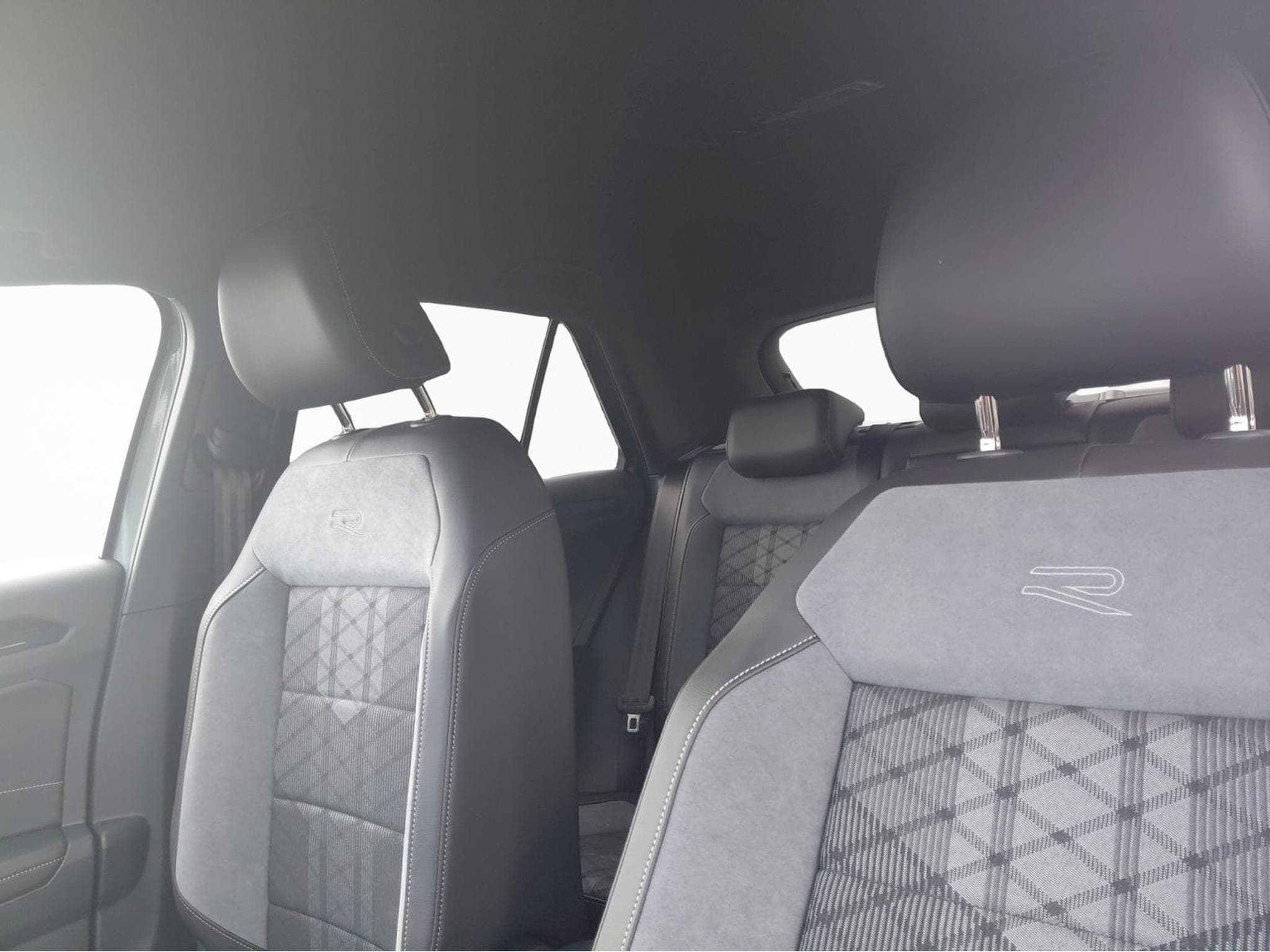 VW T-Roc R-Line (2025) - Foto 16