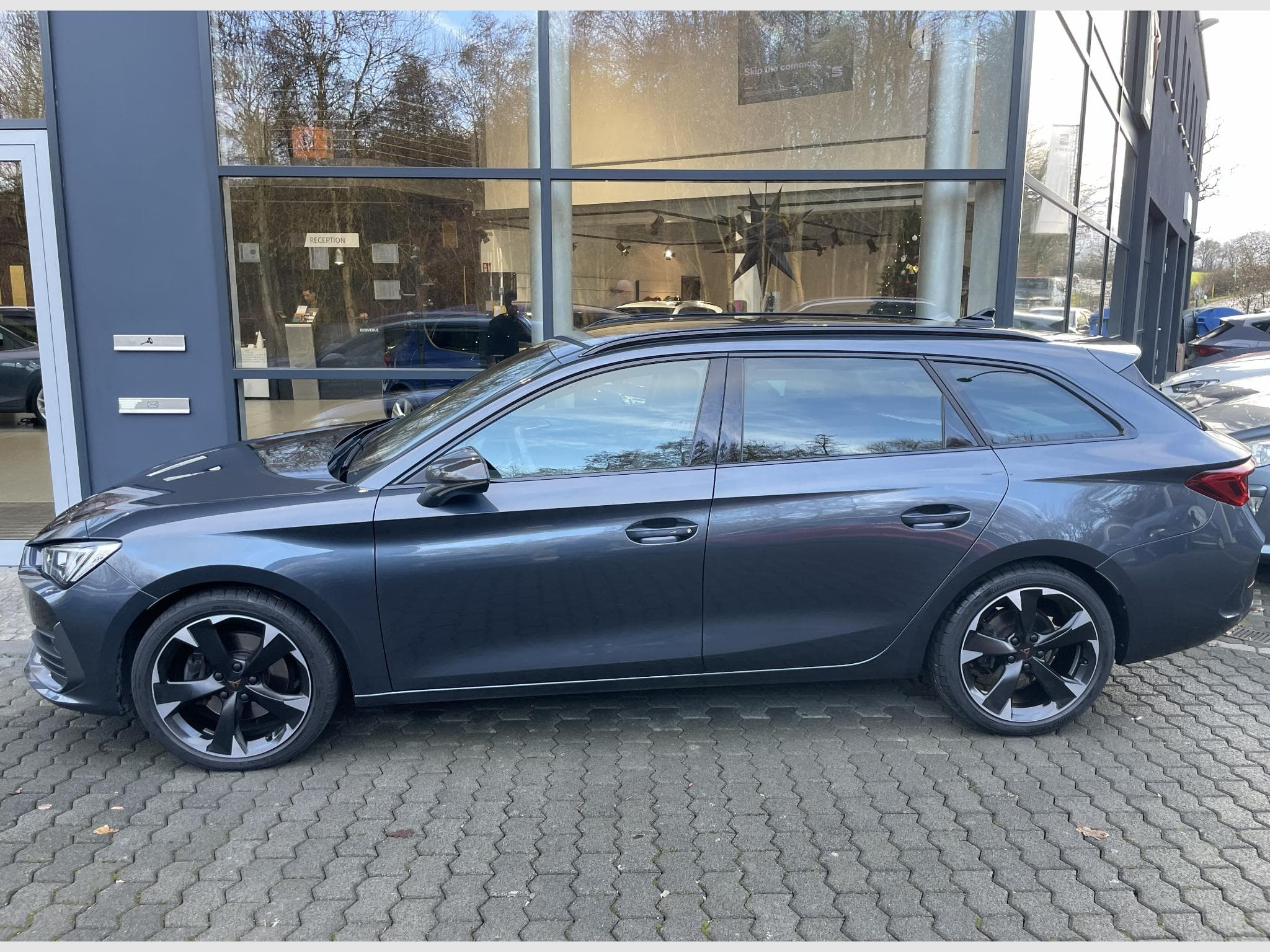 Cupra Leon 2.0TSI 190 DSG7 (2023) - Photo 3