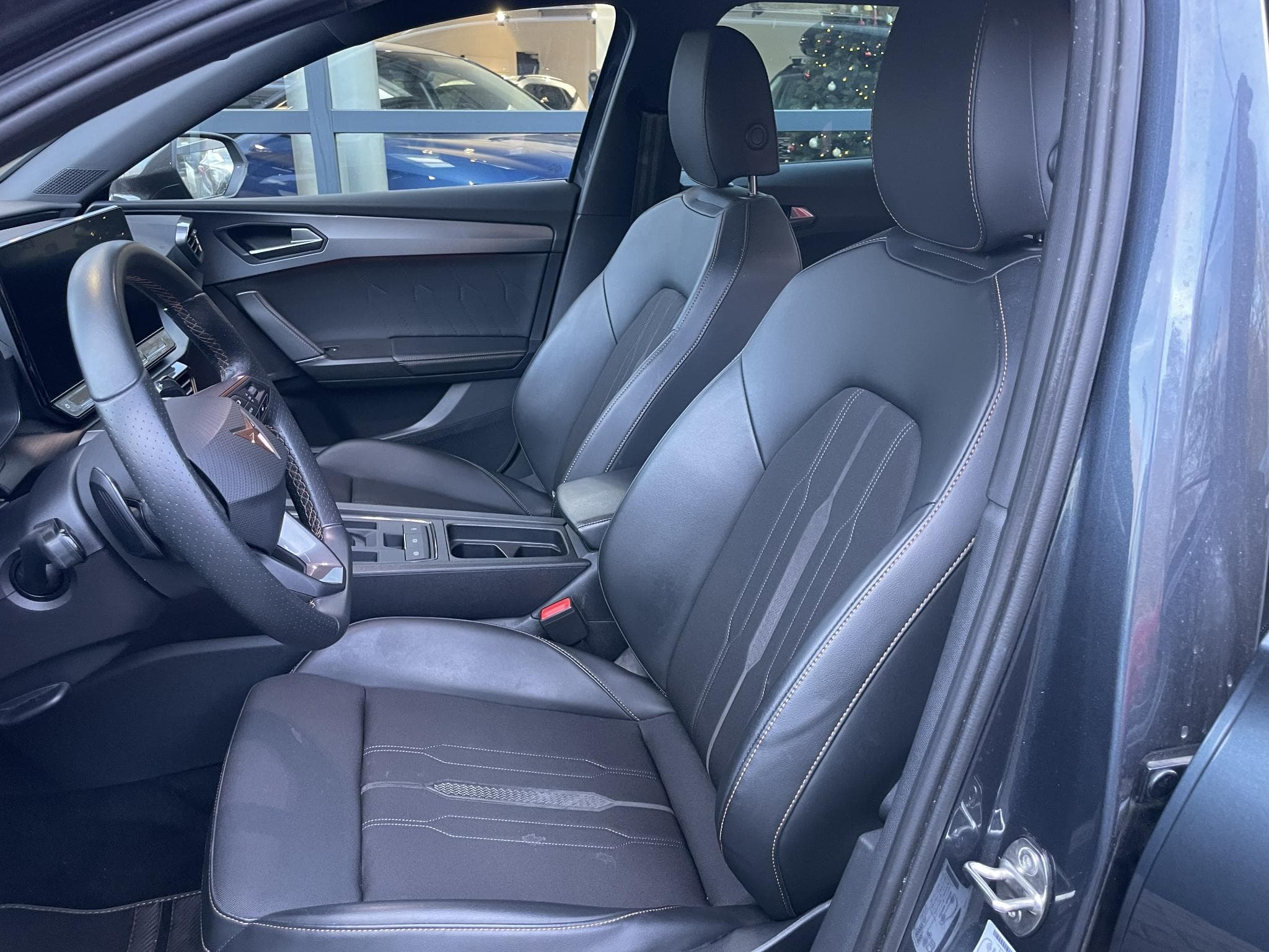 Cupra Leon 2.0TSI 190 DSG7 (2023) - Photo 7