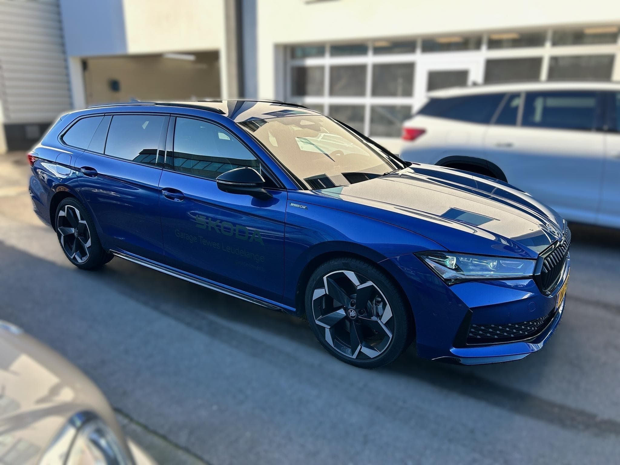 Skoda Superb Sportline 2.0 TSI 4x4 DSG7 (2025) - Photo 2