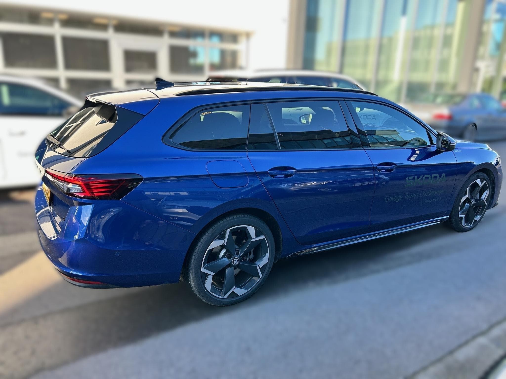 Skoda Superb Sportline 2.0 TSI 4x4 DSG7 (2025) - Photo 3